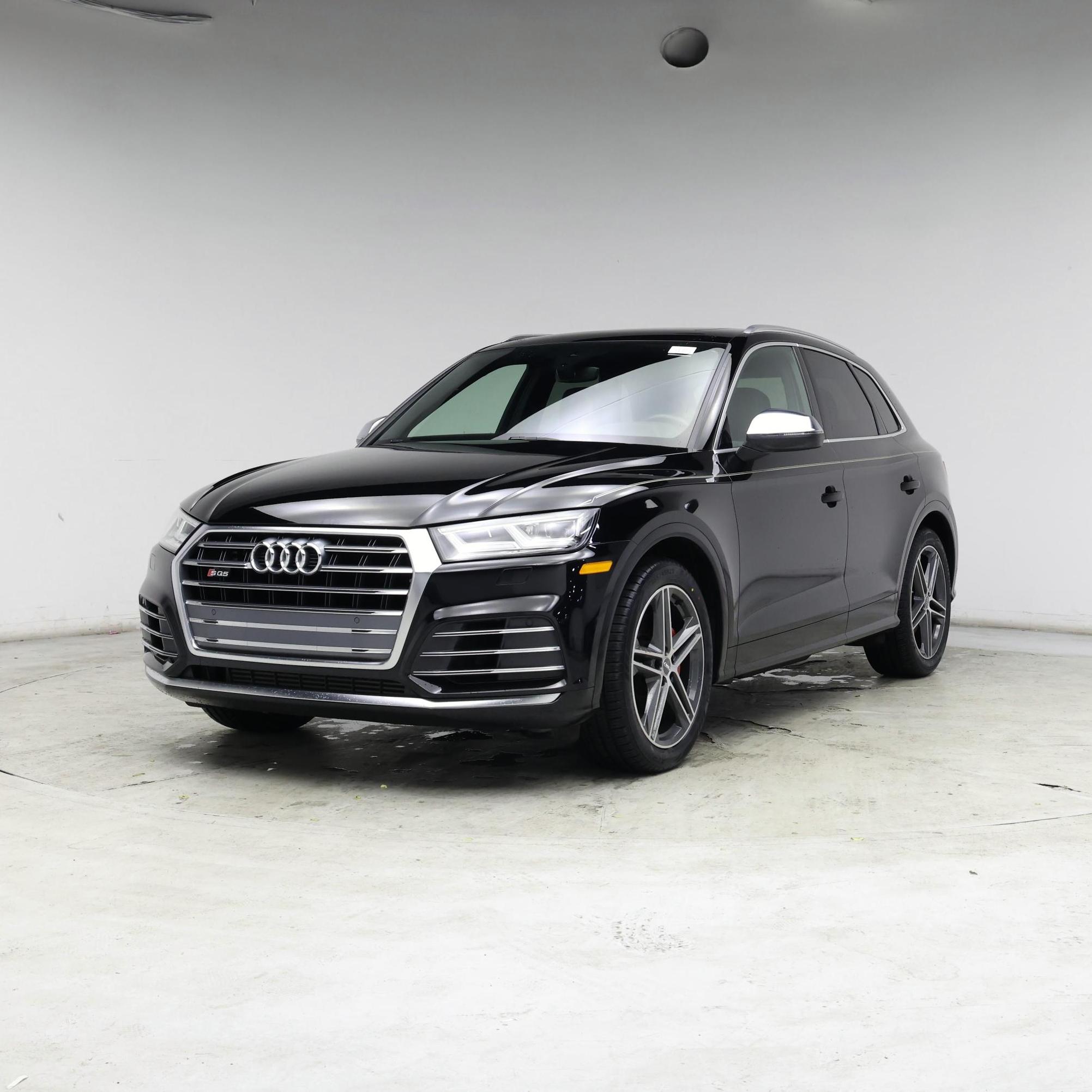 Thumbnail: 2020 Audi SQ5 - 4