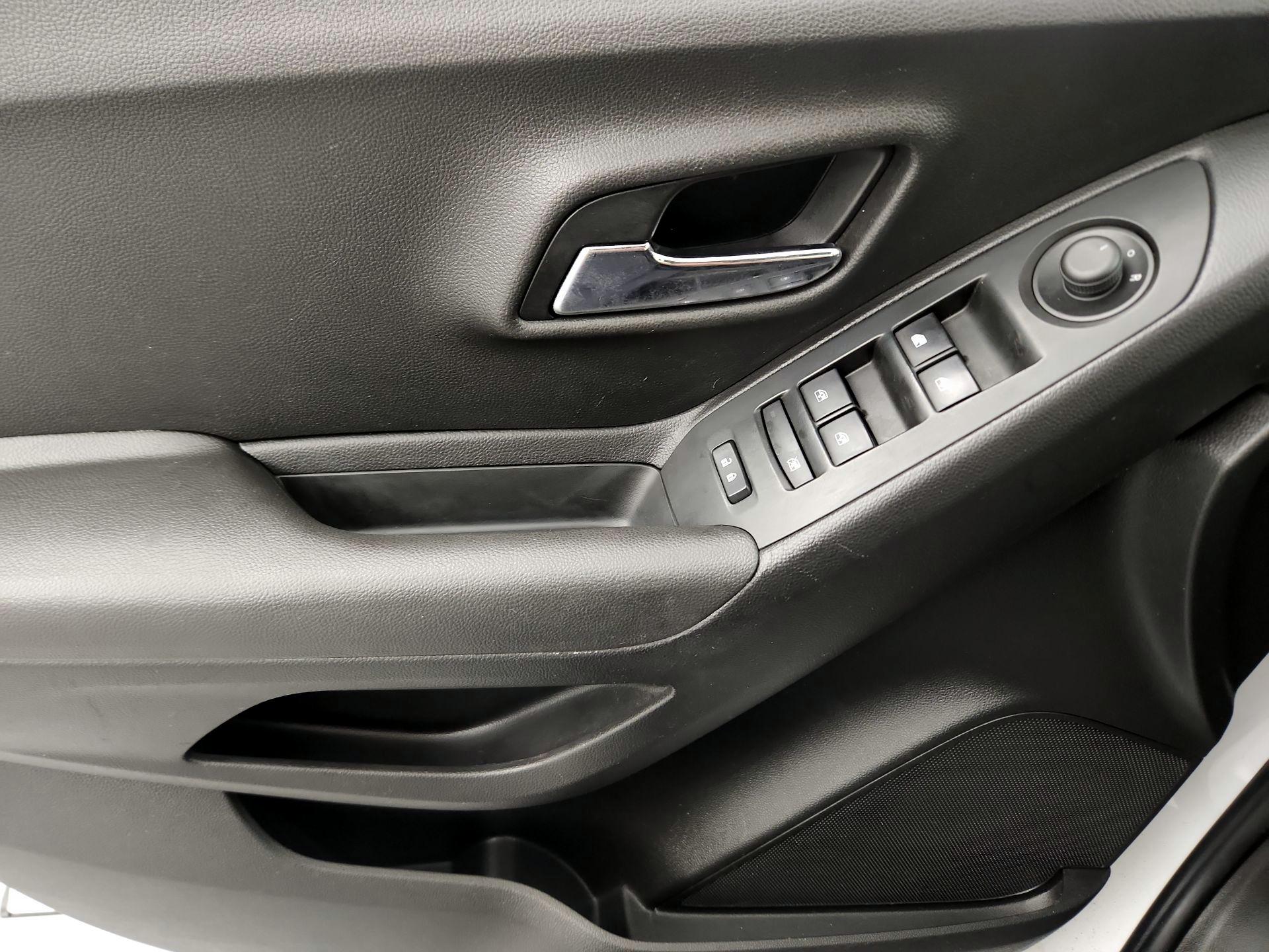 Thumbnail: 2020 Chevrolet Trax - 10