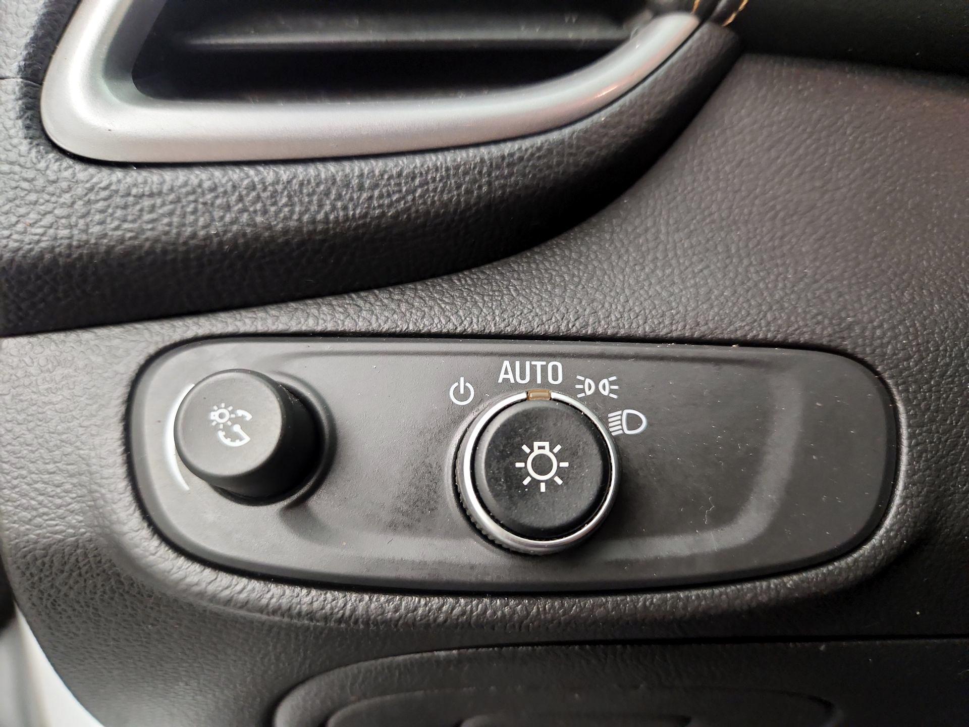 Thumbnail: 2020 Chevrolet Trax - 11