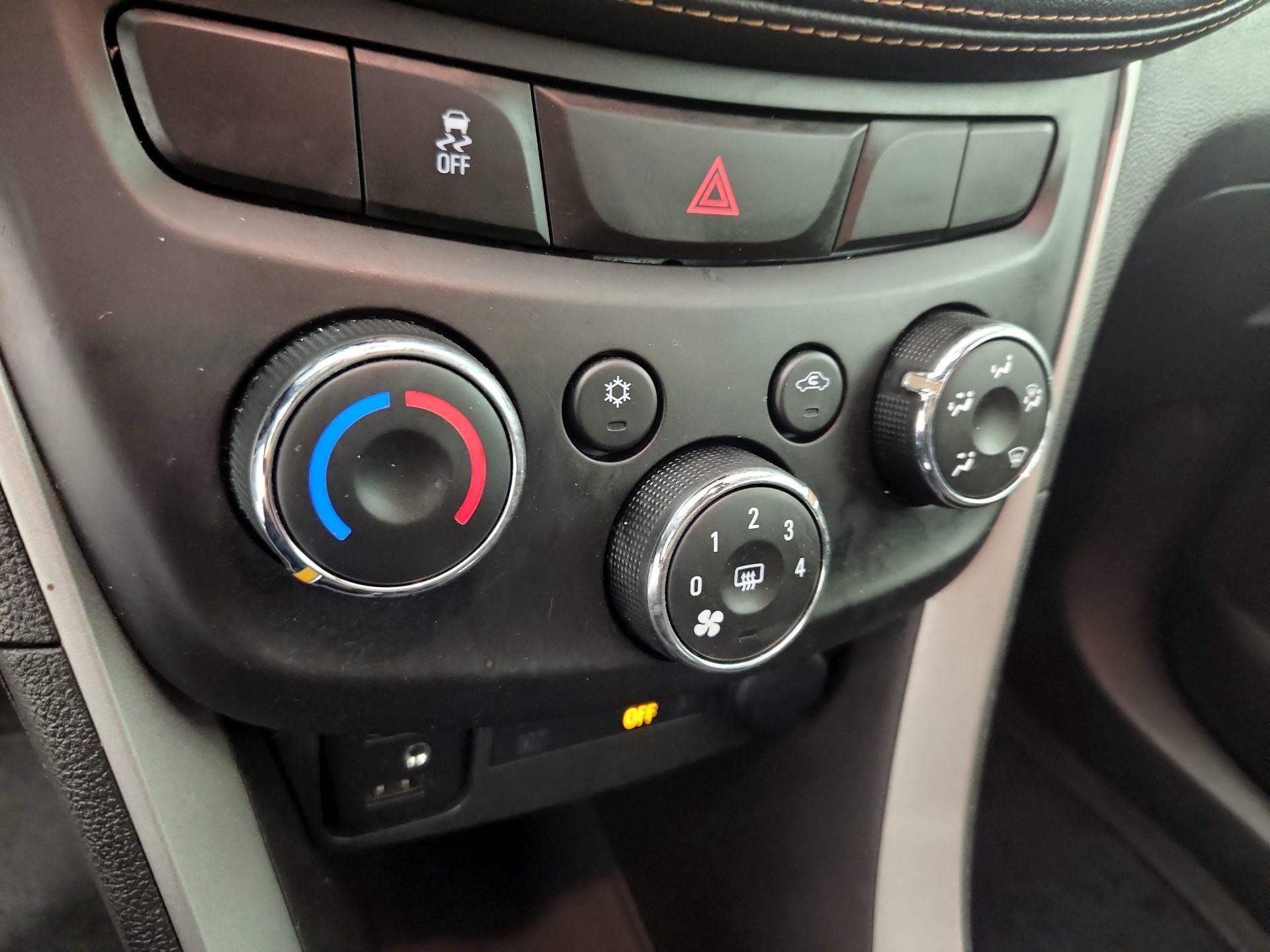 Thumbnail: 2020 Chevrolet Trax - 14