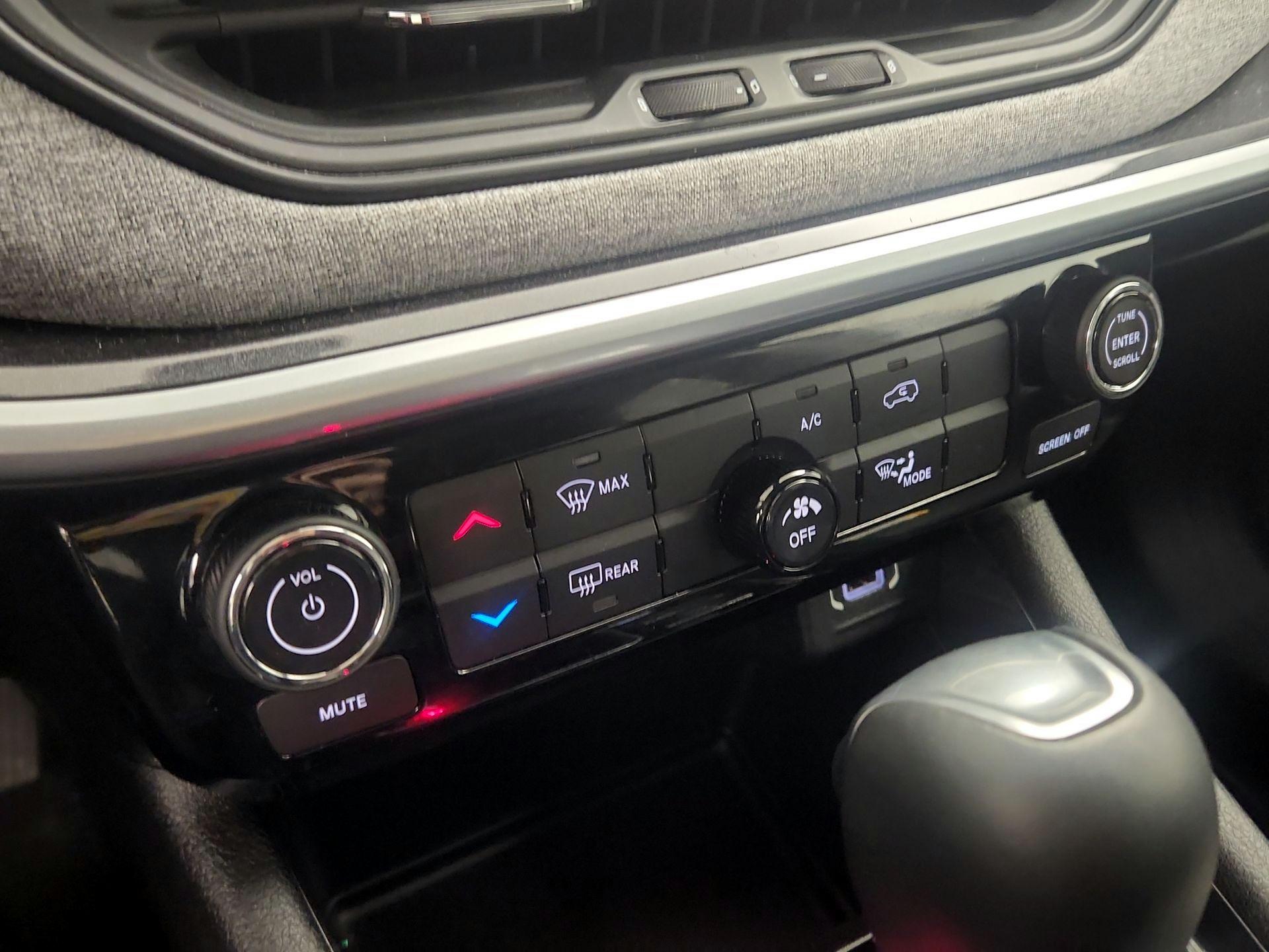 Thumbnail: 2022 Jeep Compass - 16