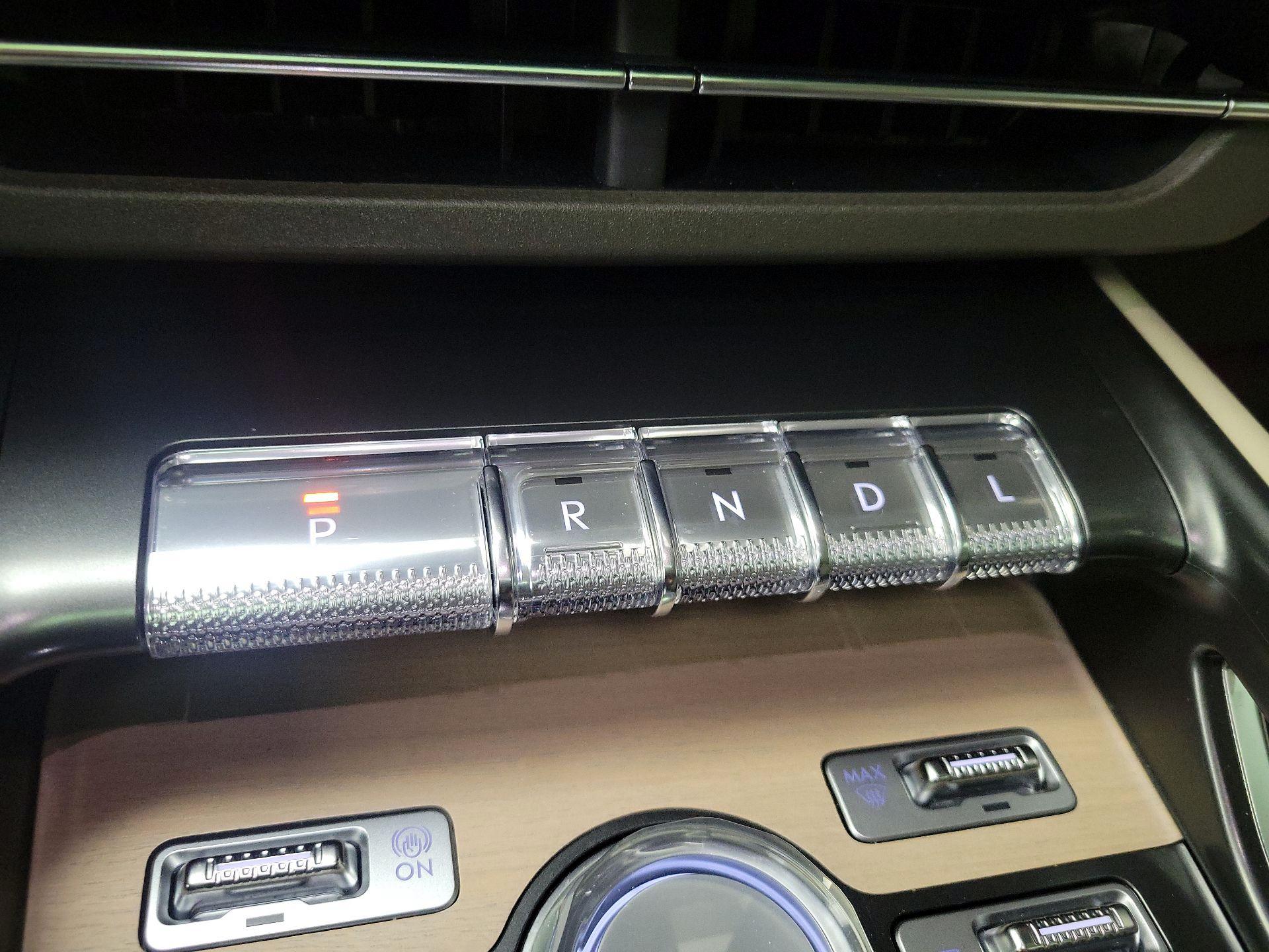 Thumbnail: 2025 Lincoln Nautilus - 17