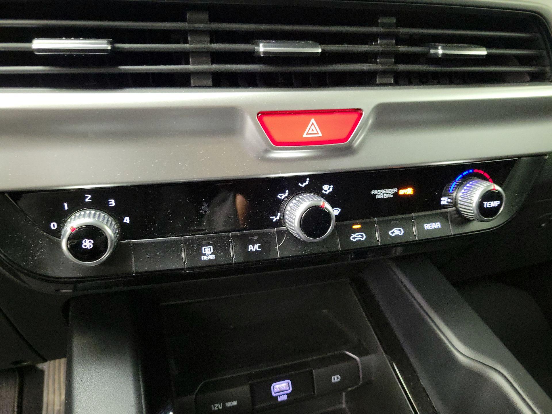 Thumbnail: 2021 Kia Telluride - 16