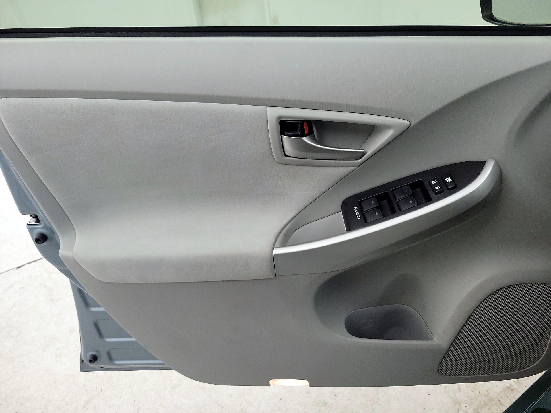 Thumbnail: 2014 Toyota Prius - 12