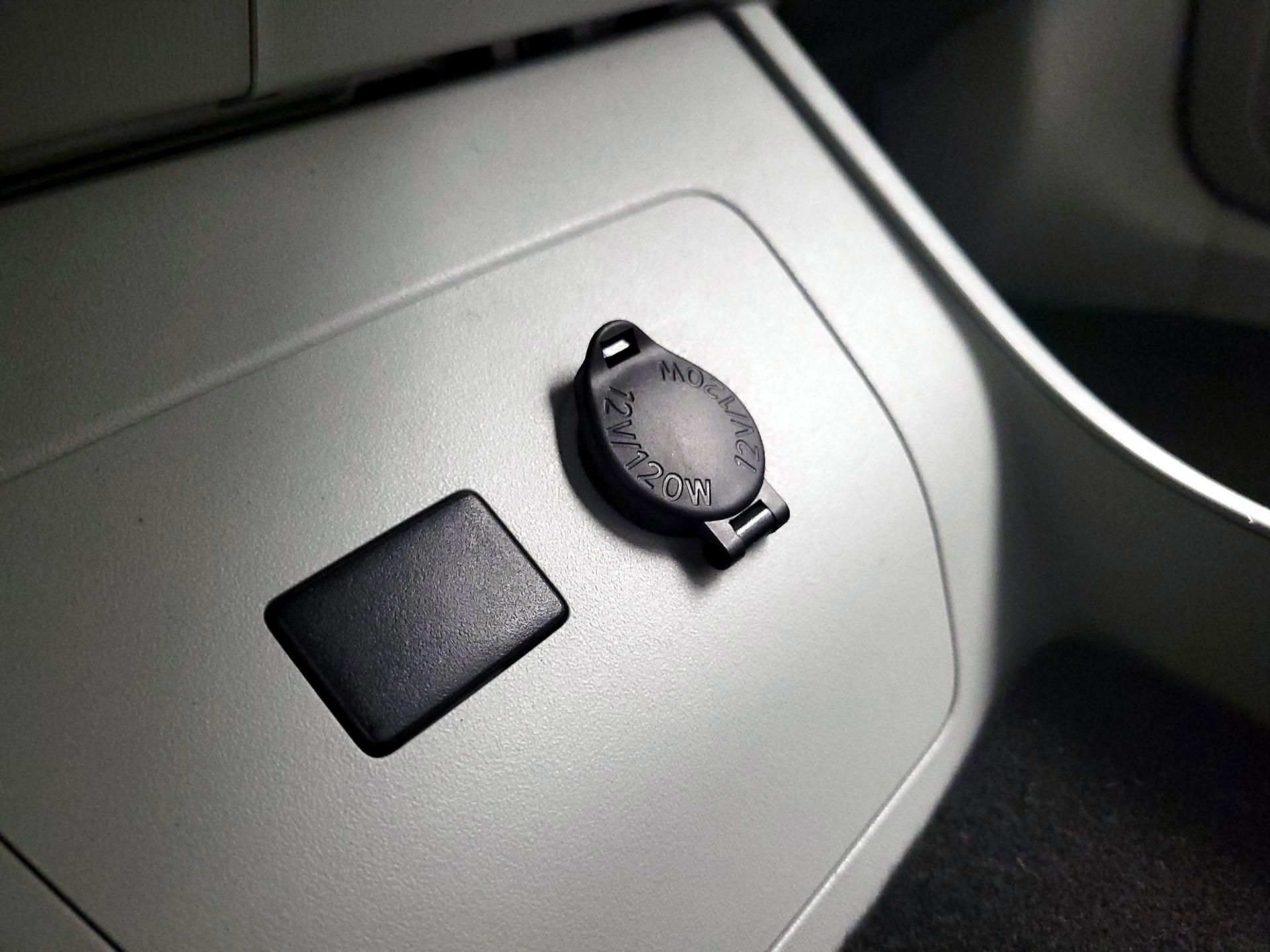 Thumbnail: 2014 Toyota Prius - 18