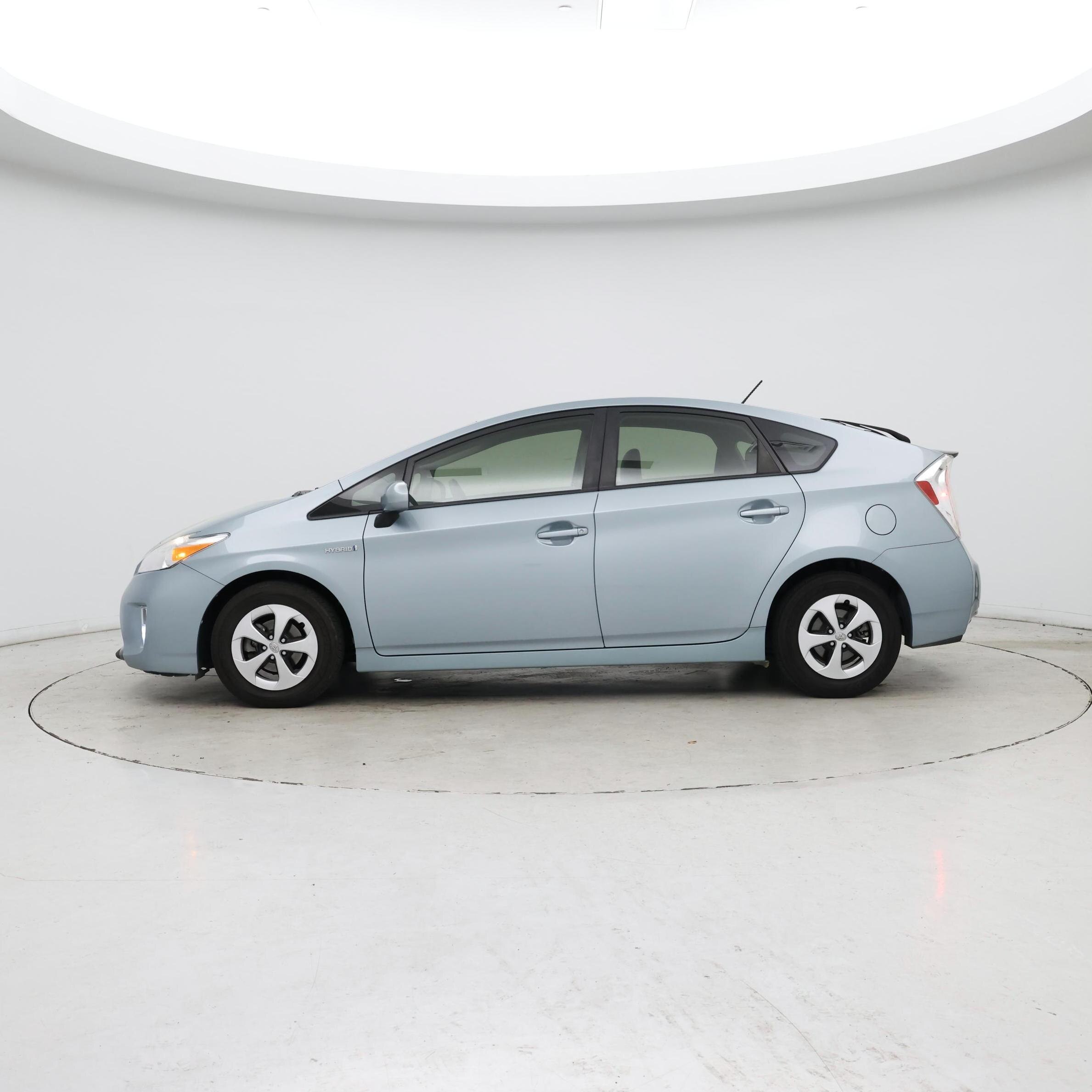 Thumbnail: 2014 Toyota Prius - 3