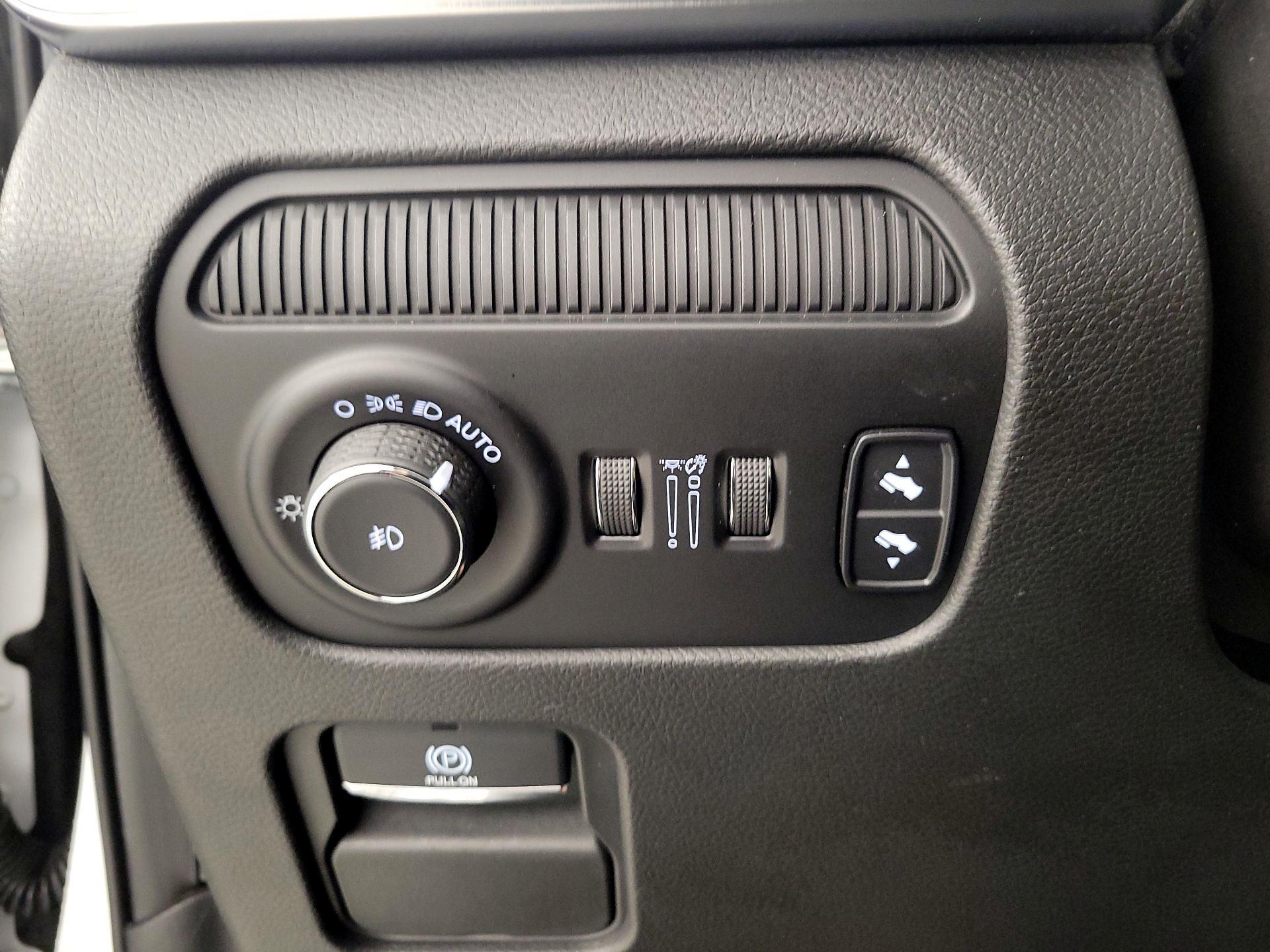 Thumbnail: 2022 Jeep Grand Wagoneer - 13