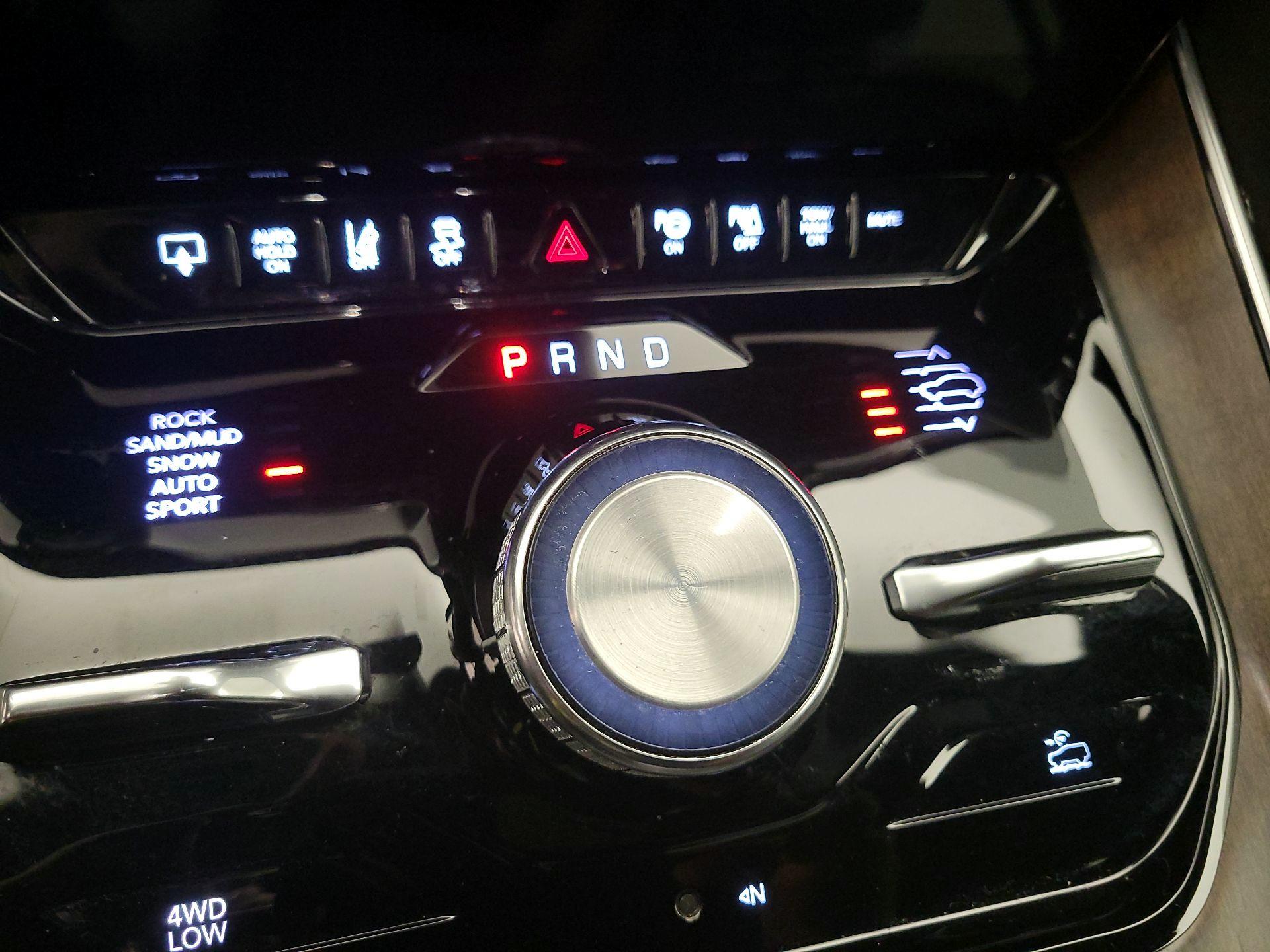 Thumbnail: 2022 Jeep Grand Wagoneer - 18