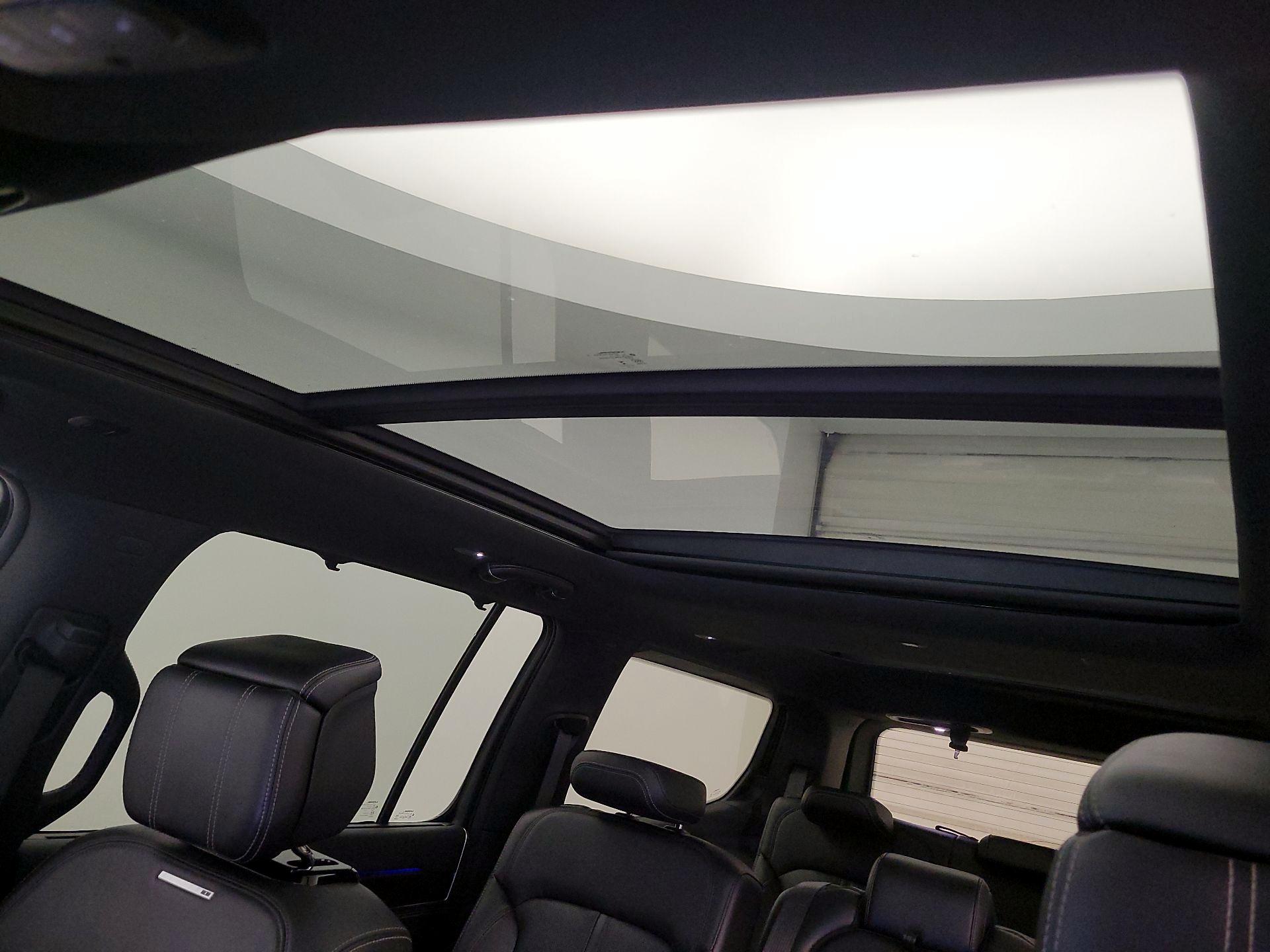 Thumbnail: 2022 Jeep Grand Wagoneer - 20