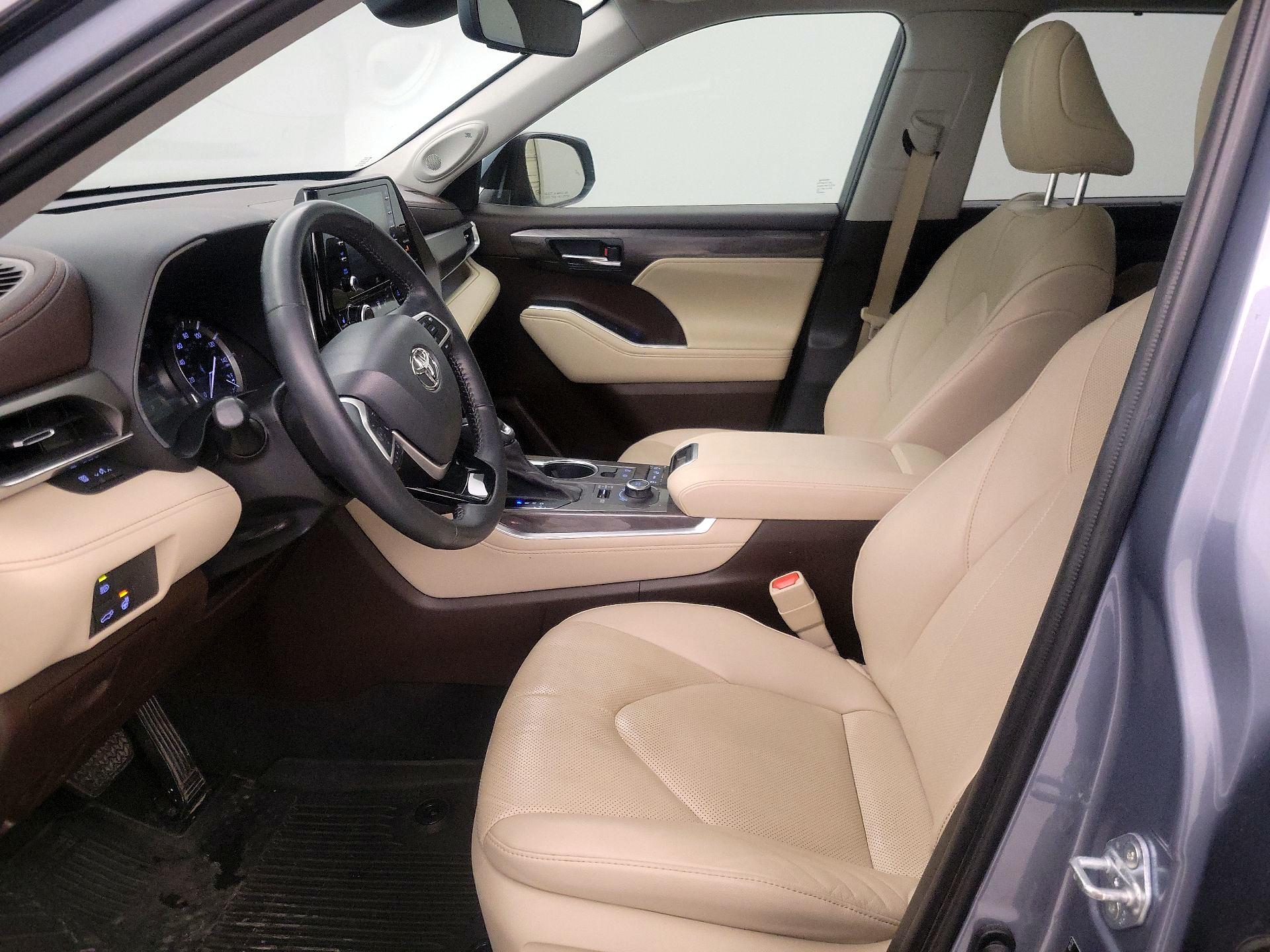 Thumbnail: 2022 Toyota Highlander - 11