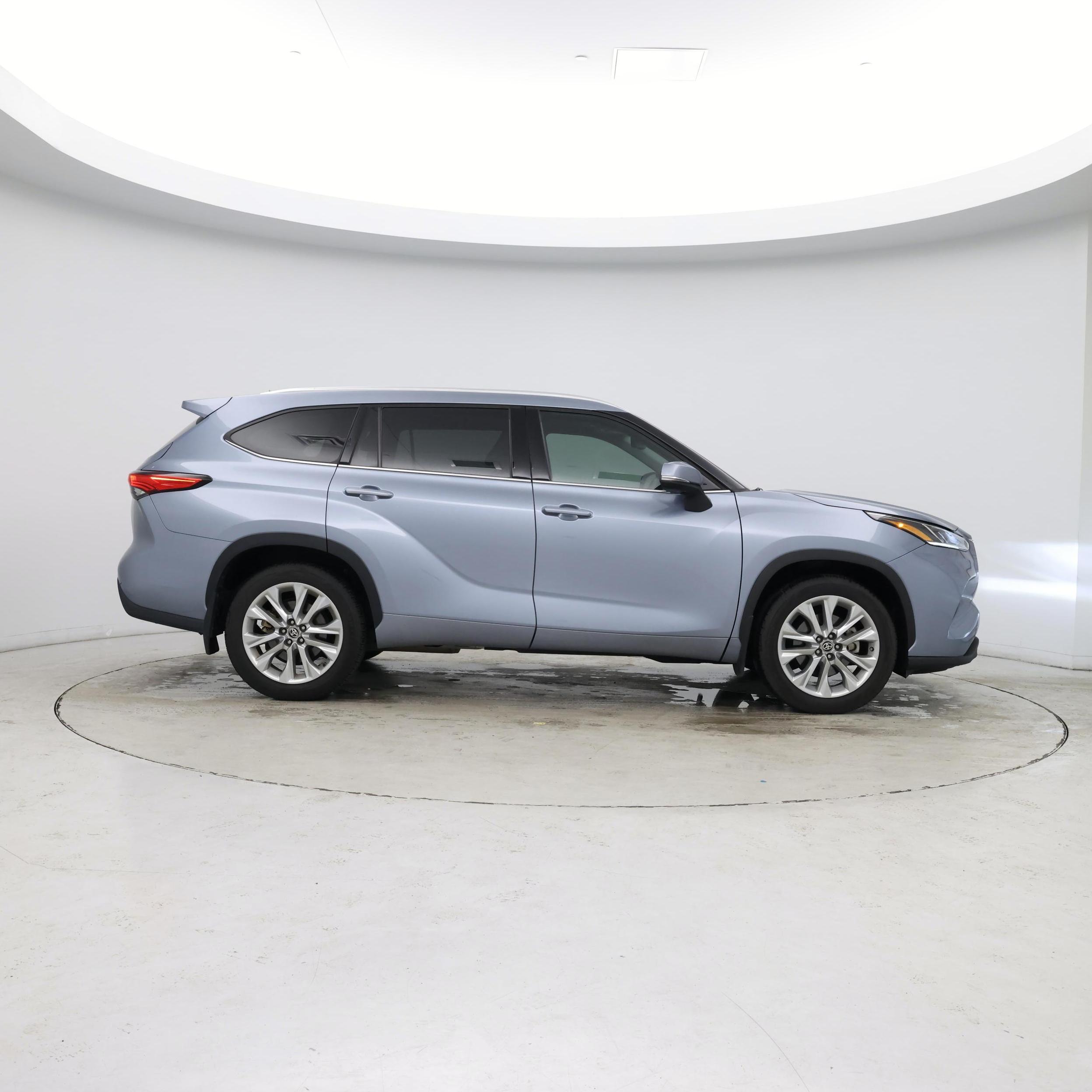 Thumbnail: 2022 Toyota Highlander - 7