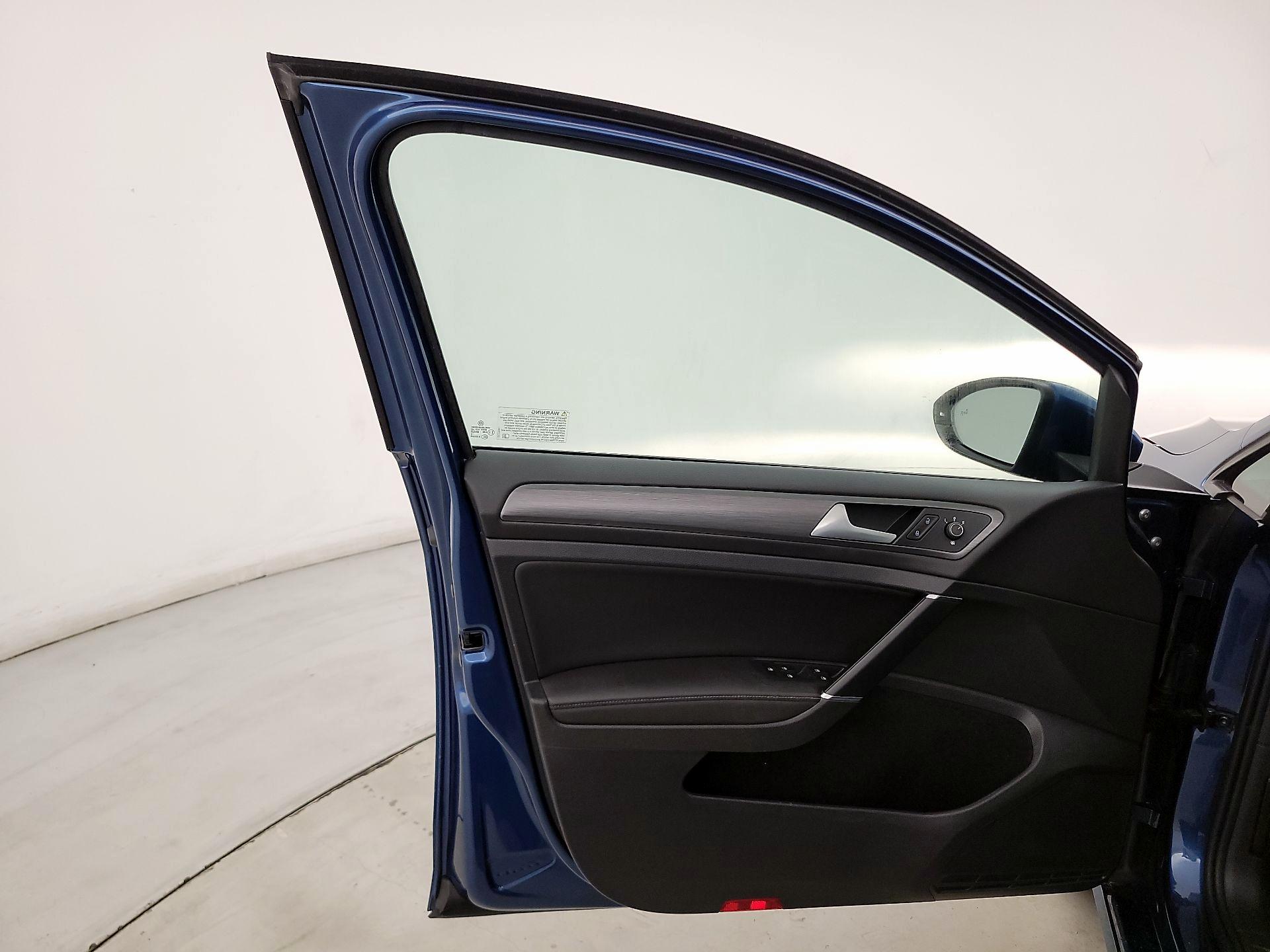 Thumbnail: 2019 Volkswagen Golf - 12