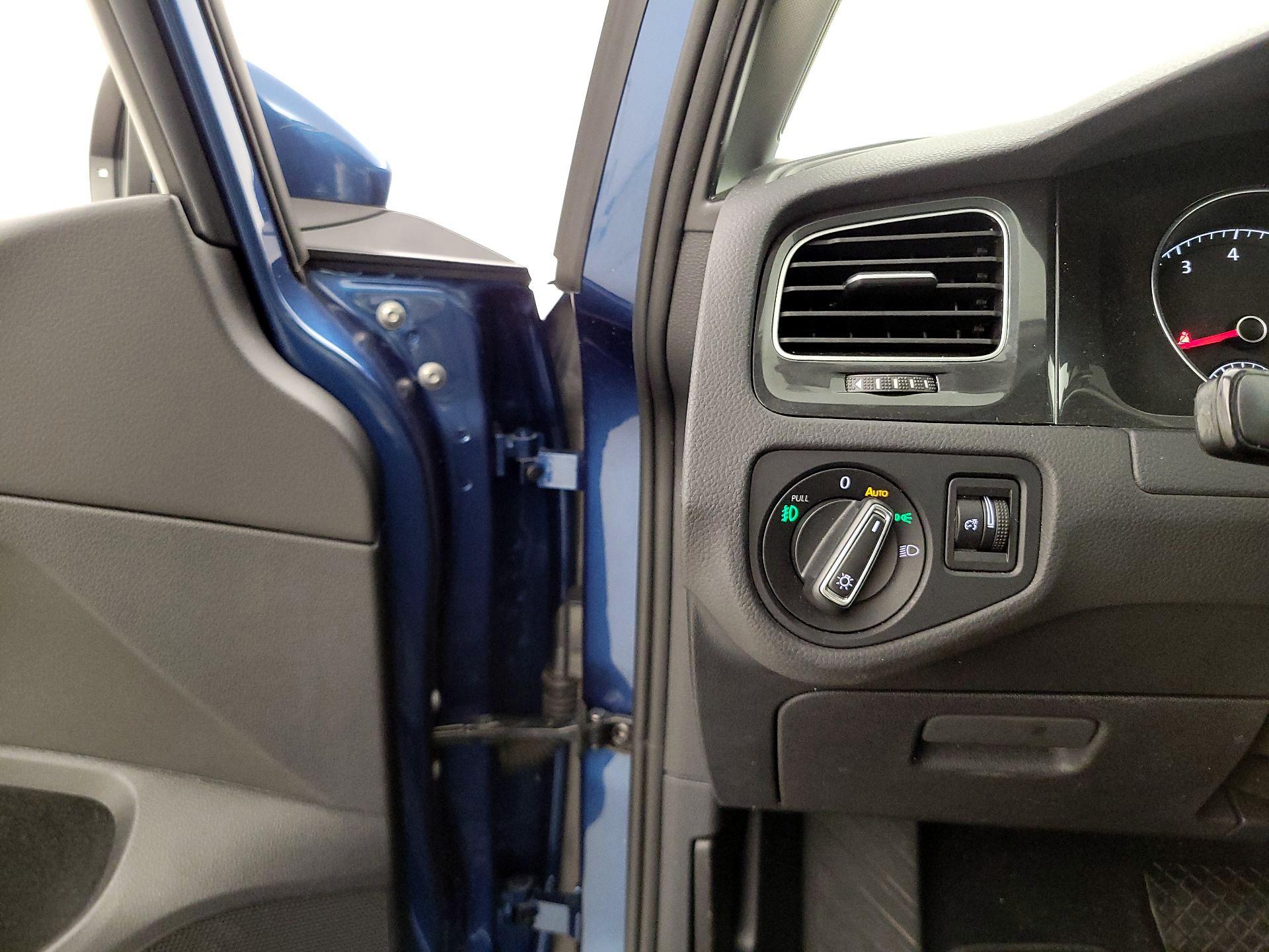 Thumbnail: 2019 Volkswagen Golf - 13