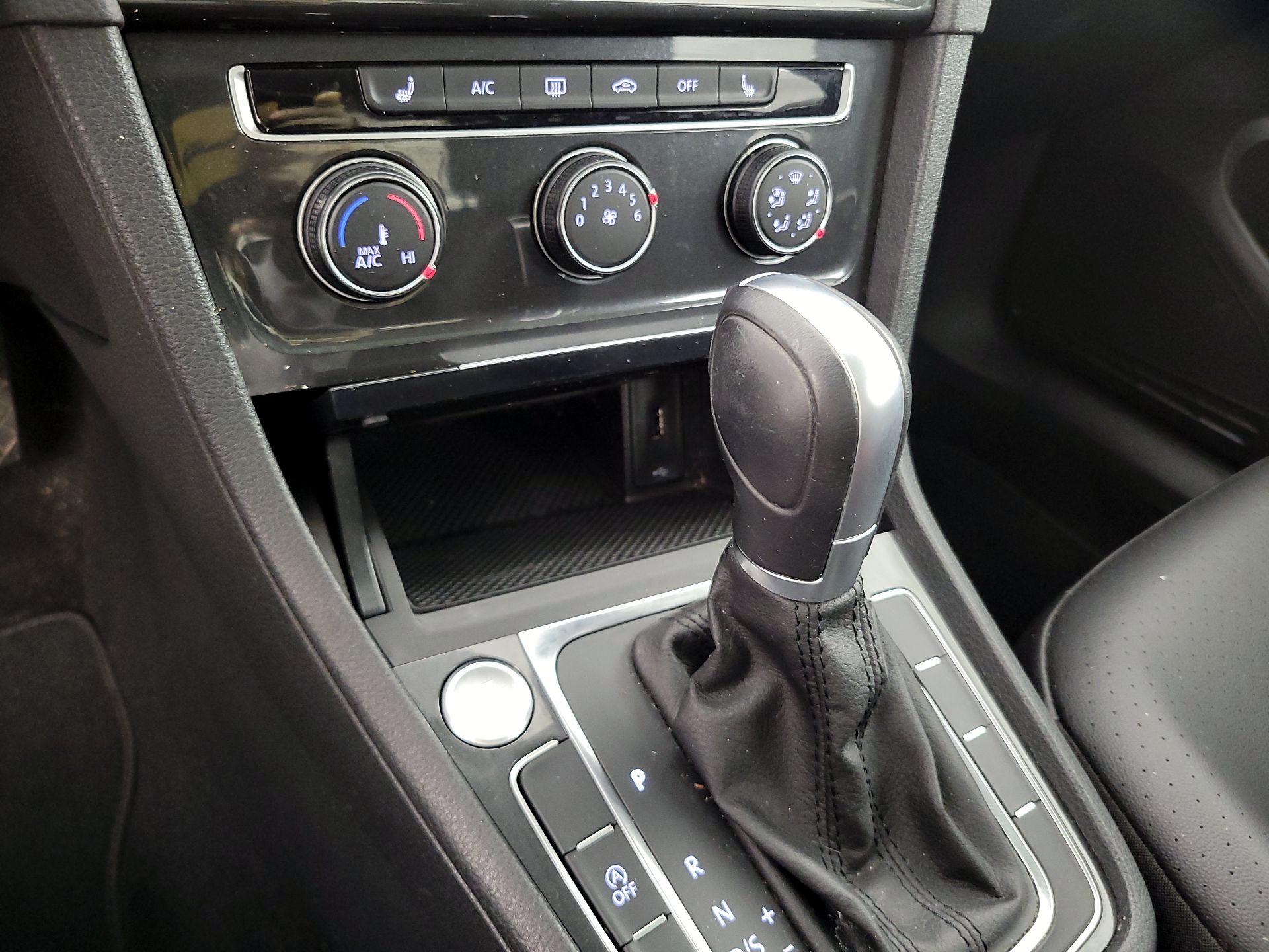 Thumbnail: 2019 Volkswagen Golf - 16