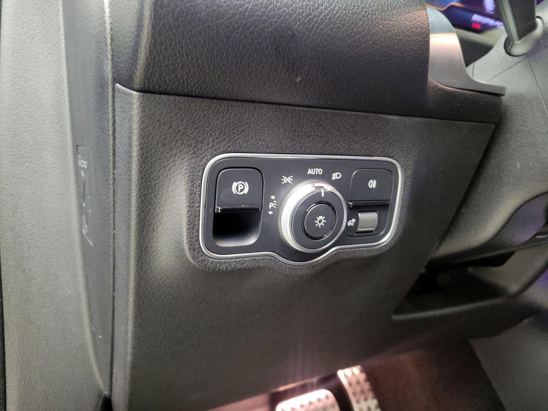 Thumbnail: 2023 Mercedes-Benz GLB - 13