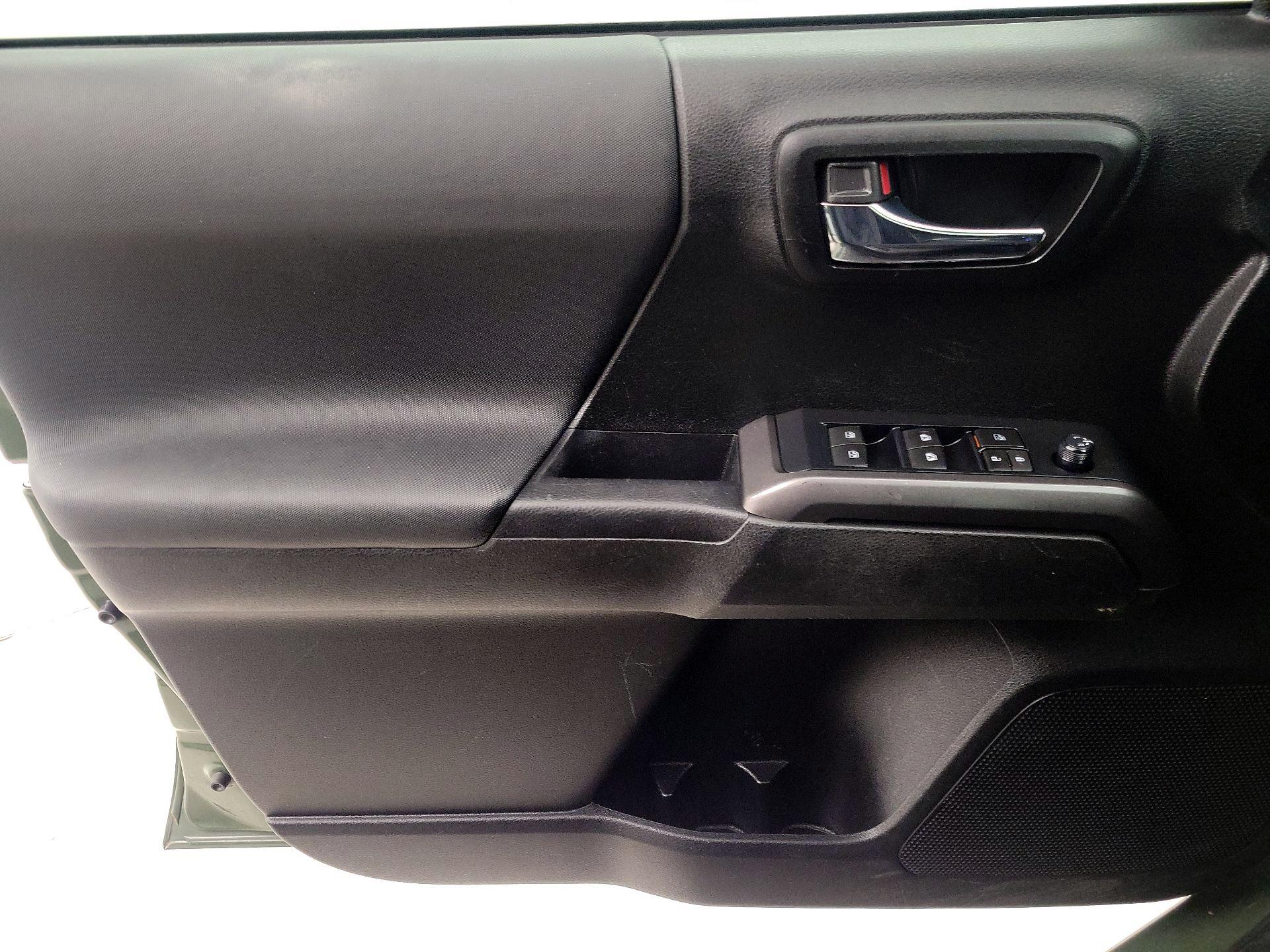 Thumbnail: 2021 Toyota Tacoma - 12