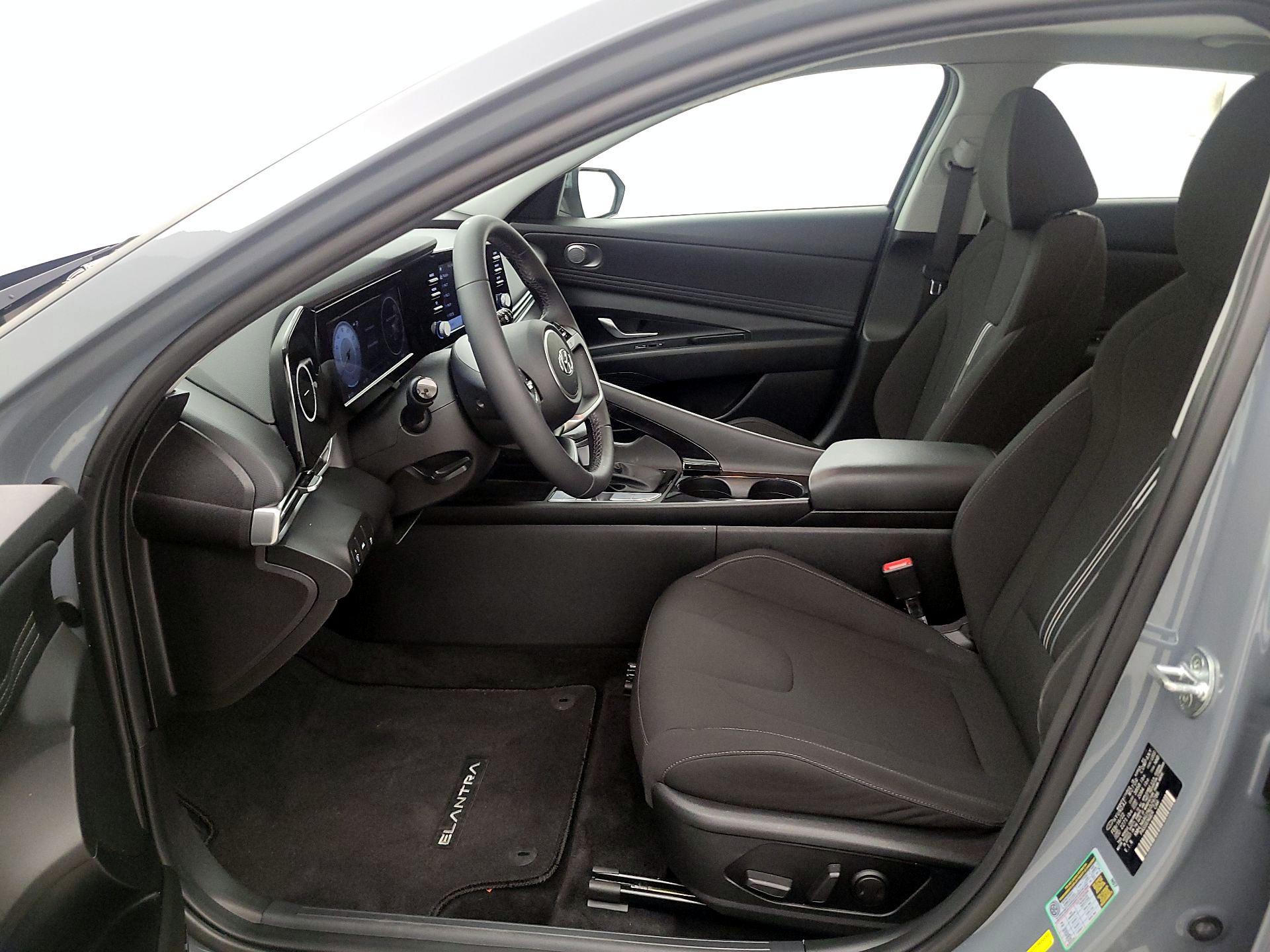 Thumbnail: 2022 Hyundai Elantra - 11