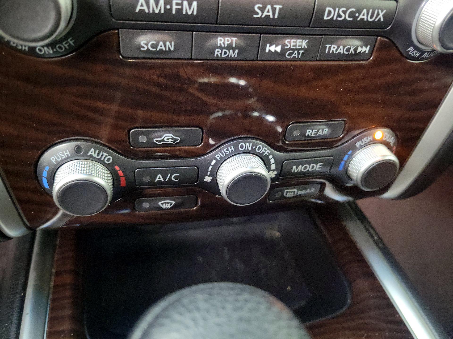 Thumbnail: 2015 Nissan Pathfinder - 17