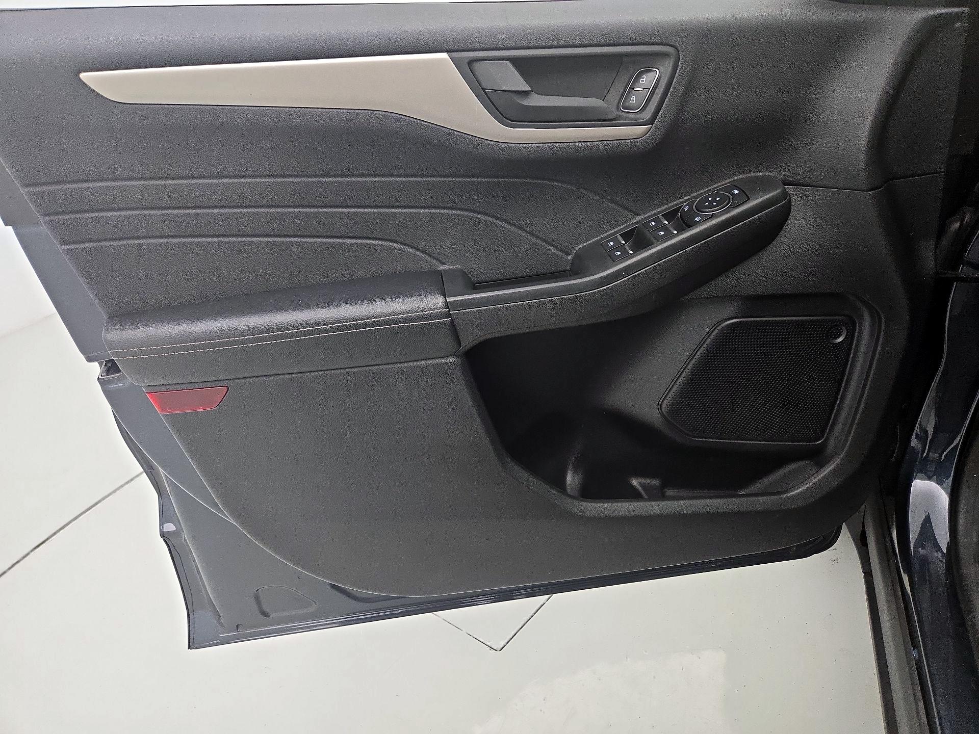 Thumbnail: 2022 Ford Escape - 12