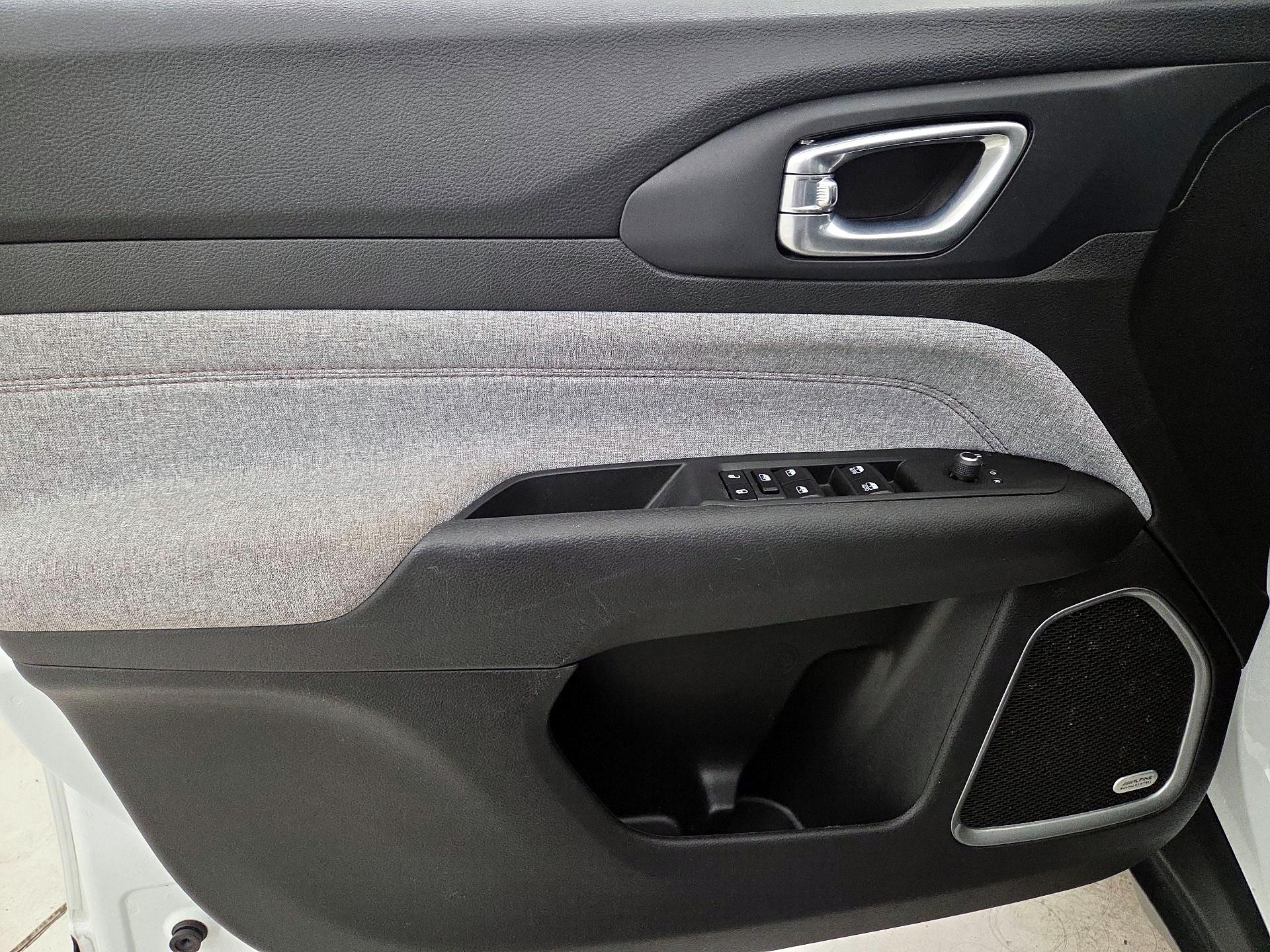 Thumbnail: 2023 Jeep Compass - 12