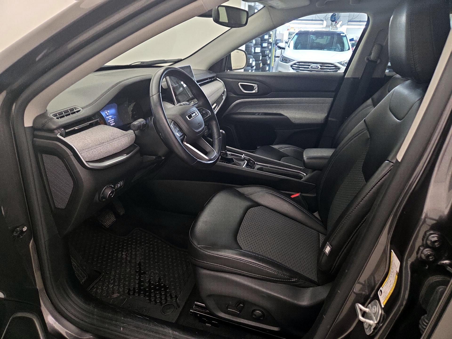 Thumbnail: 2022 Jeep Compass - 11