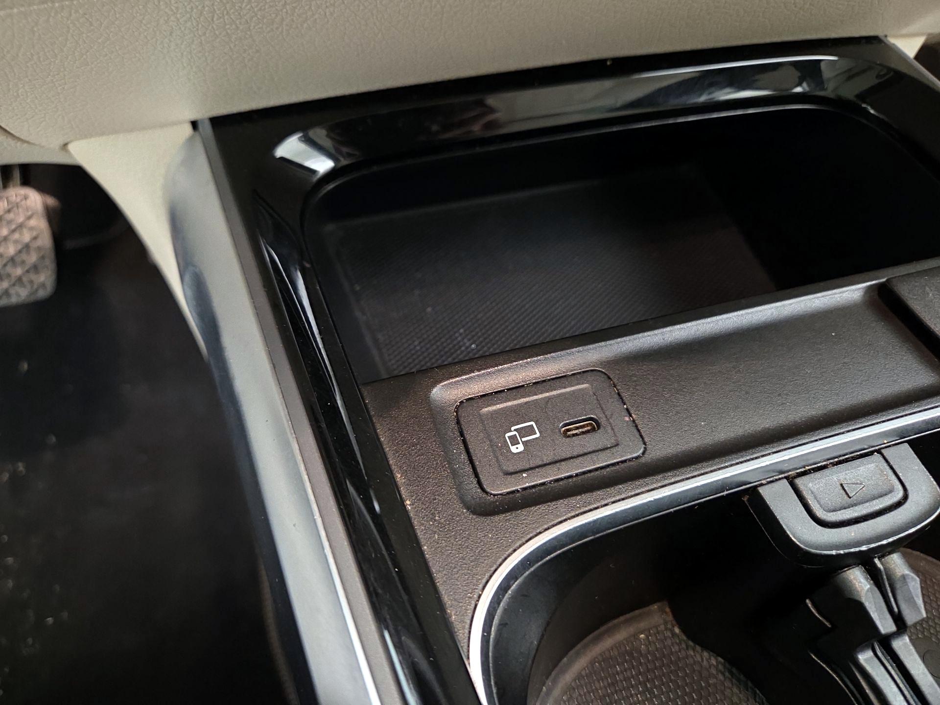 Thumbnail: 2022 Mercedes-Benz GLB - 18