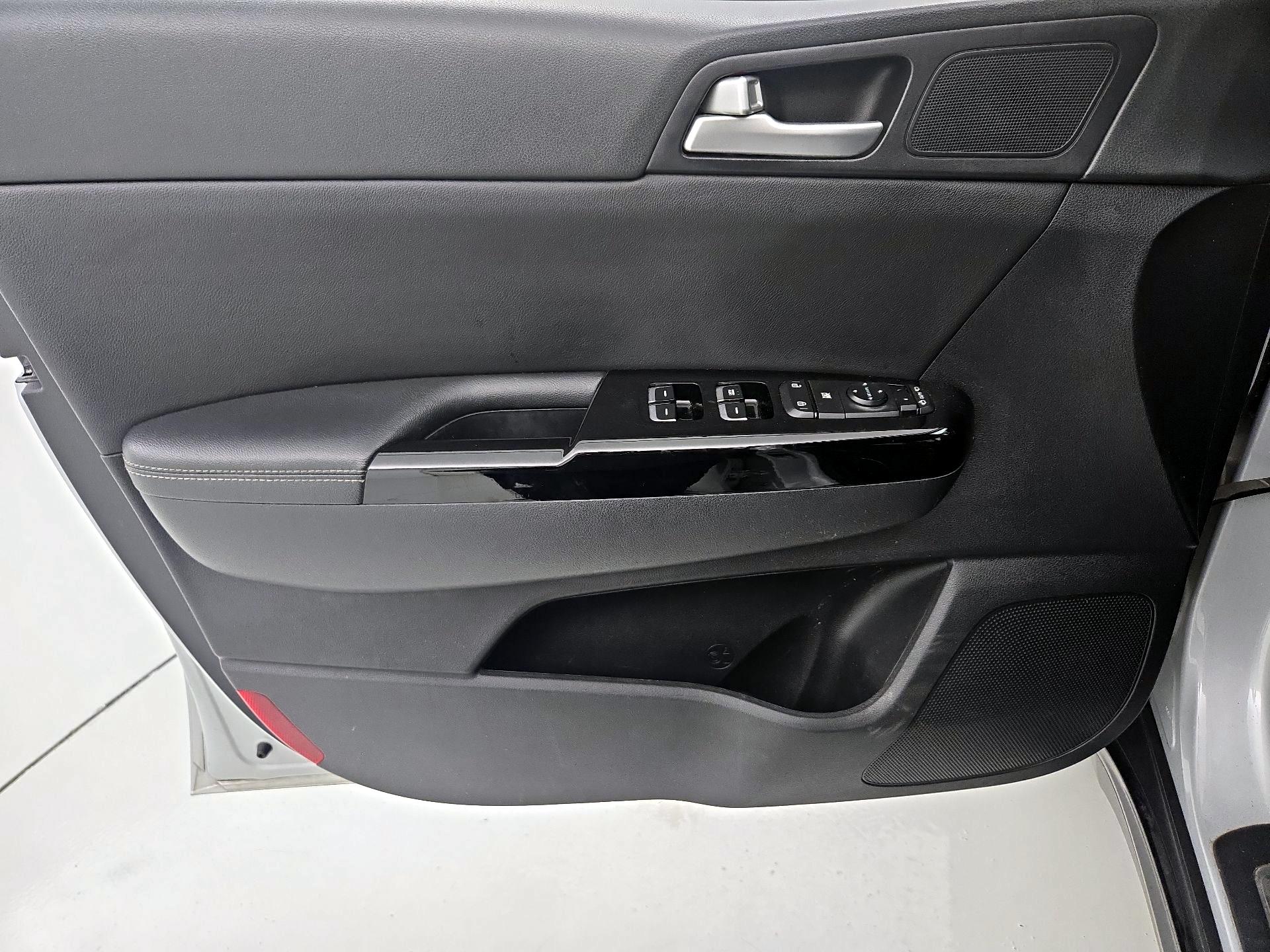 Thumbnail: 2022 Kia Sportage - 12