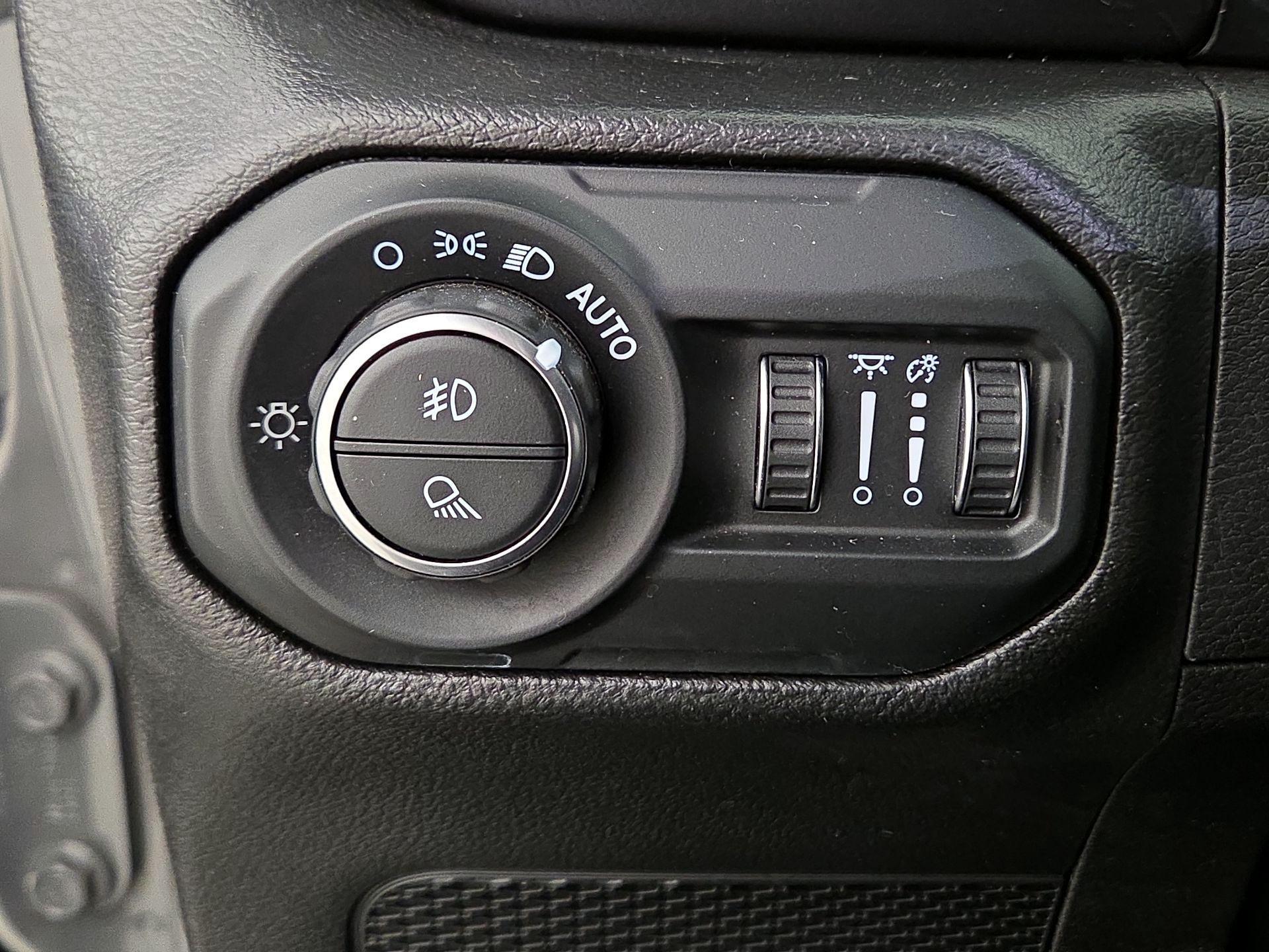 Thumbnail: 2022 Jeep Gladiator - 13