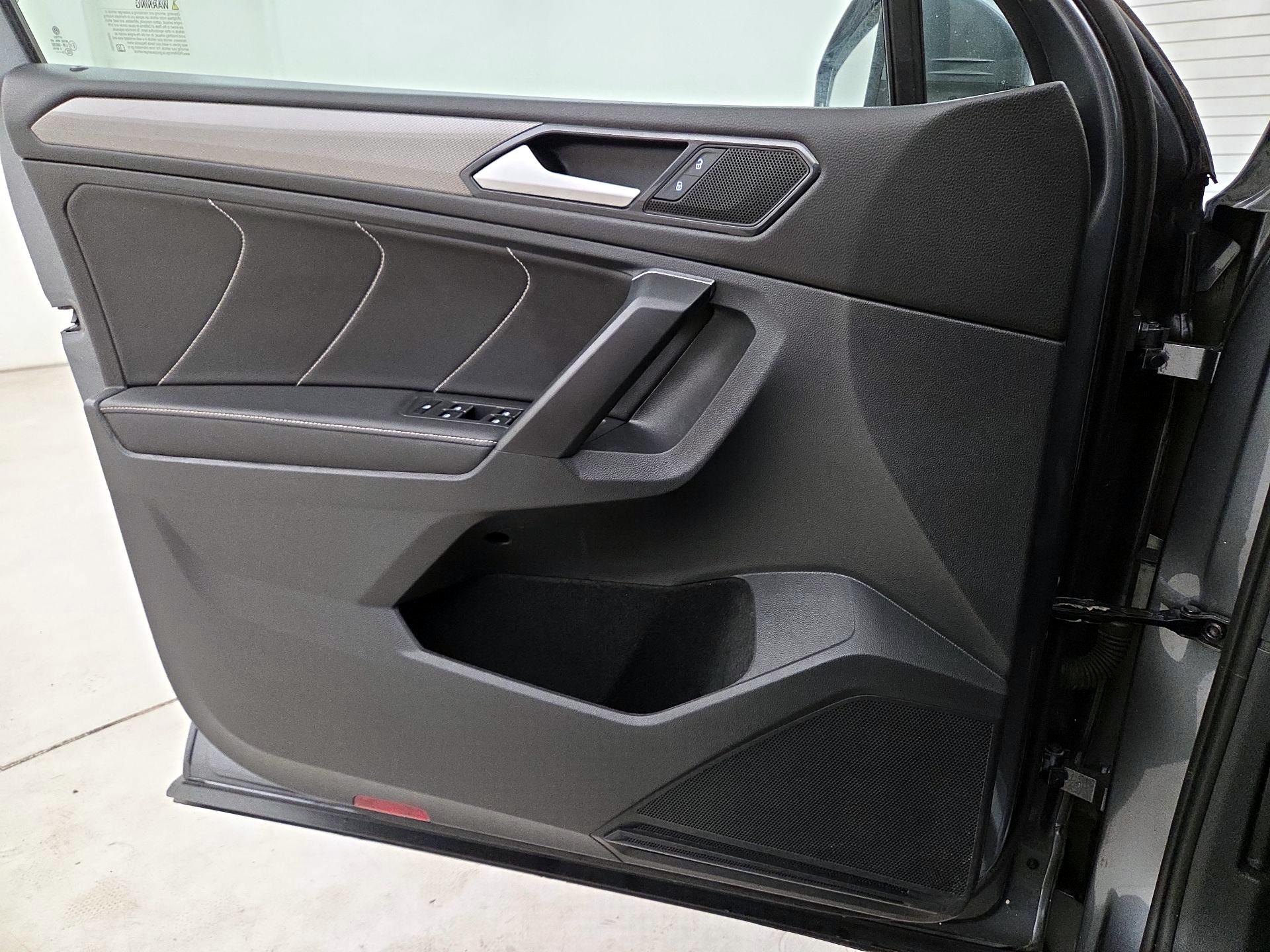 Thumbnail: 2022 Volkswagen Tiguan - 12