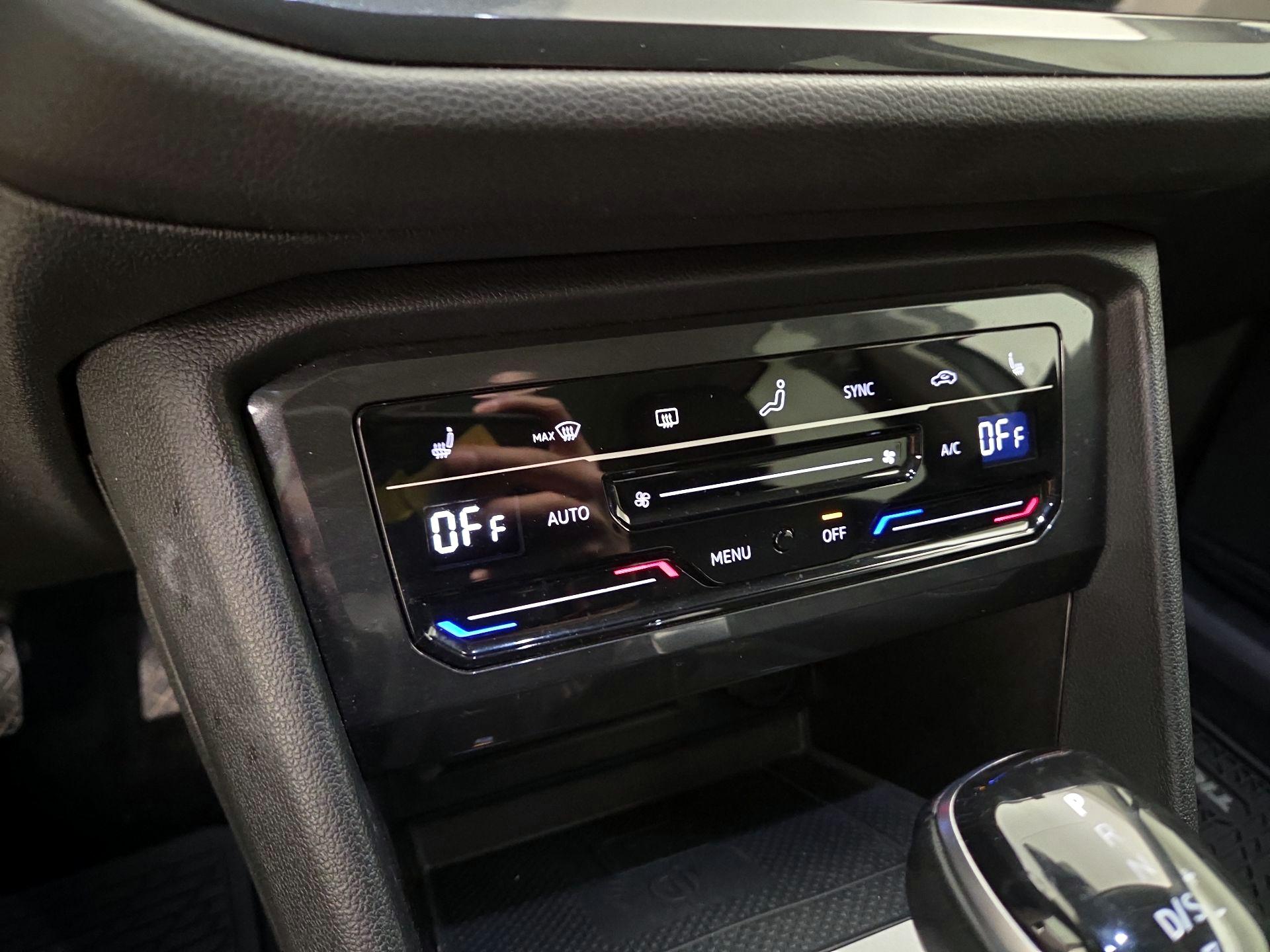 Thumbnail: 2022 Volkswagen Tiguan - 16