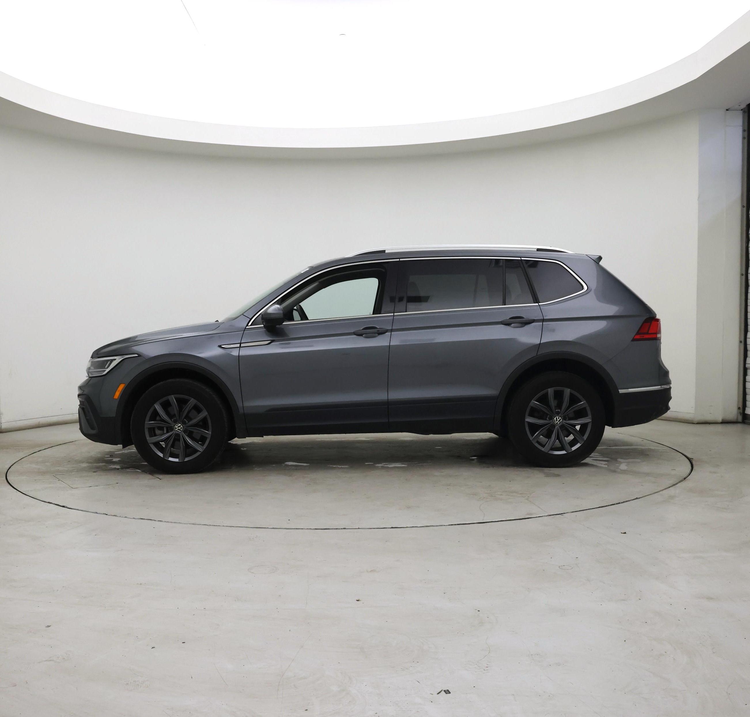 Thumbnail: 2022 Volkswagen Tiguan - 3