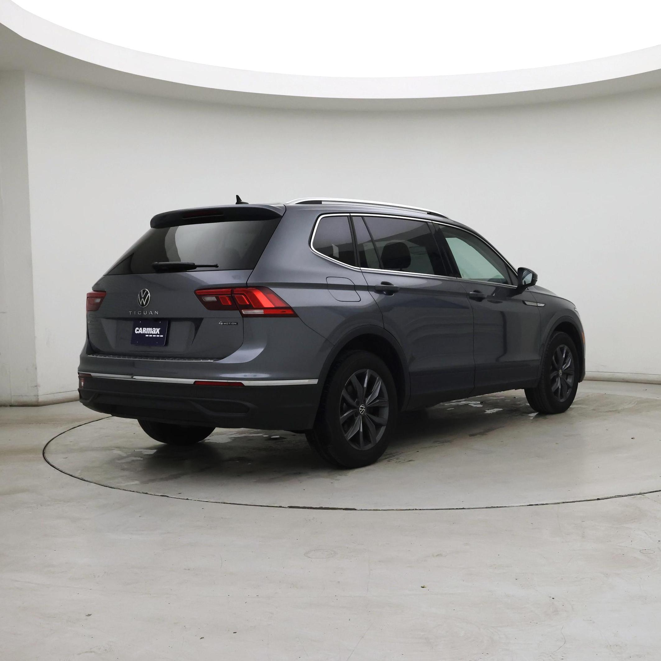 Thumbnail: 2022 Volkswagen Tiguan - 8