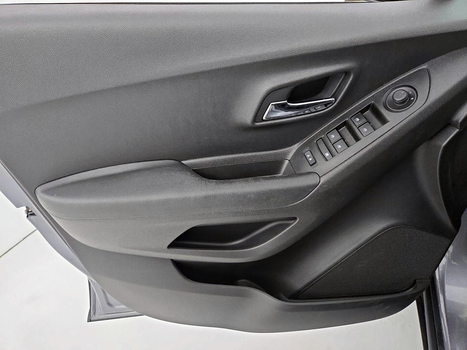 Thumbnail: 2020 Chevrolet Trax - 12