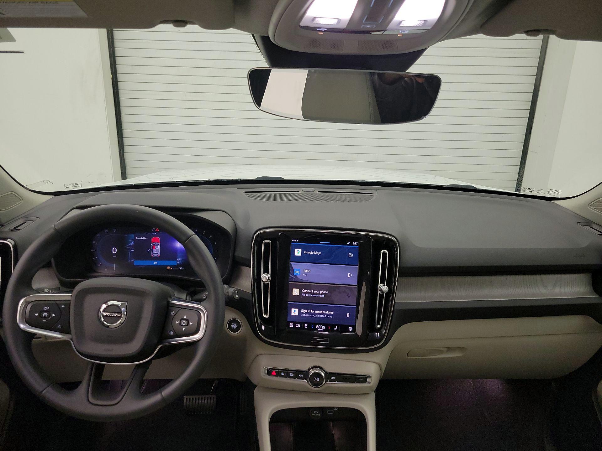 Thumbnail: 2023 Volvo XC40 - 9