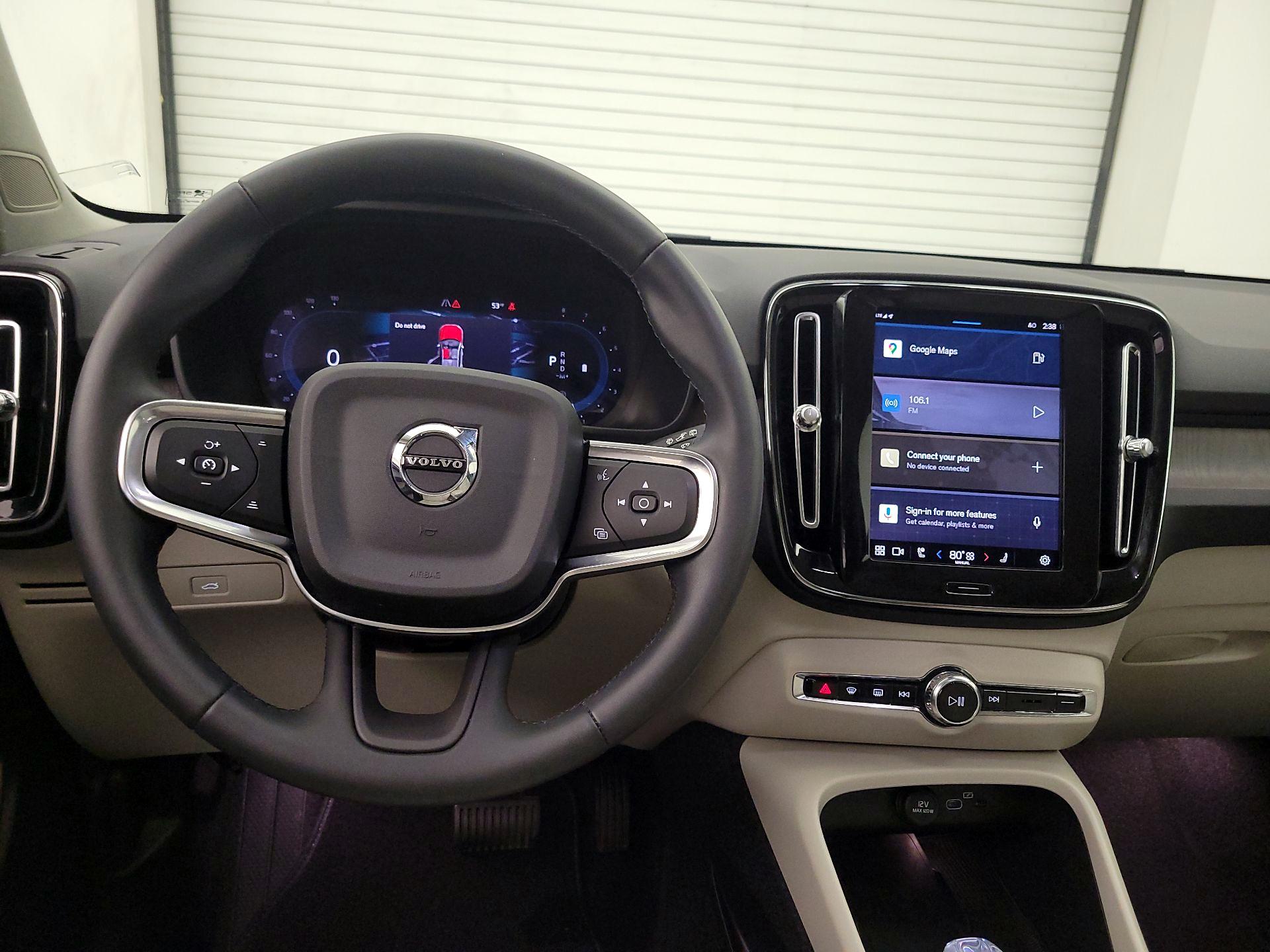 Thumbnail: 2023 Volvo XC40 - 10