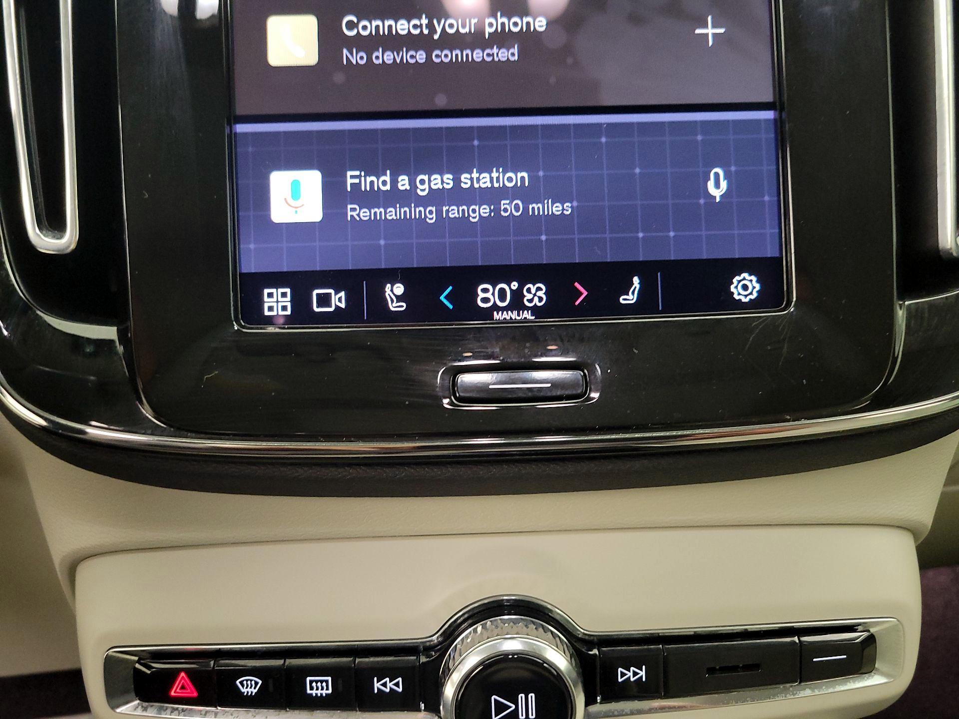 Thumbnail: 2023 Volvo XC40 - 16