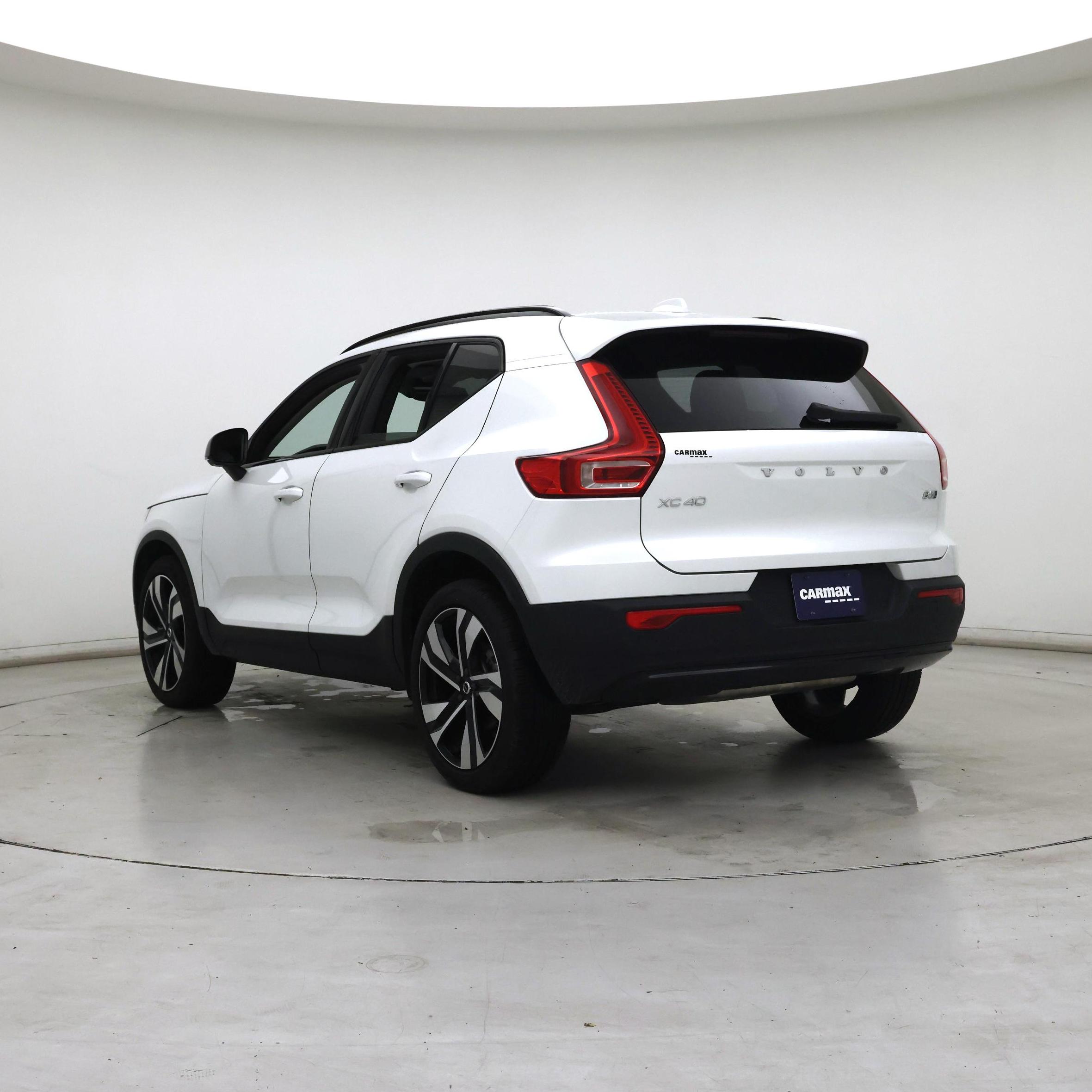 Thumbnail: 2023 Volvo XC40 - 2
