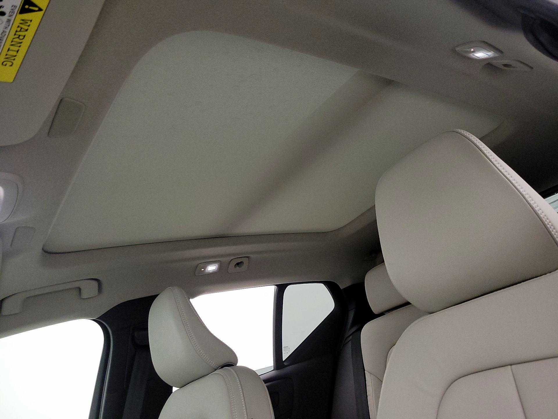 Thumbnail: 2023 Volvo XC40 - 19