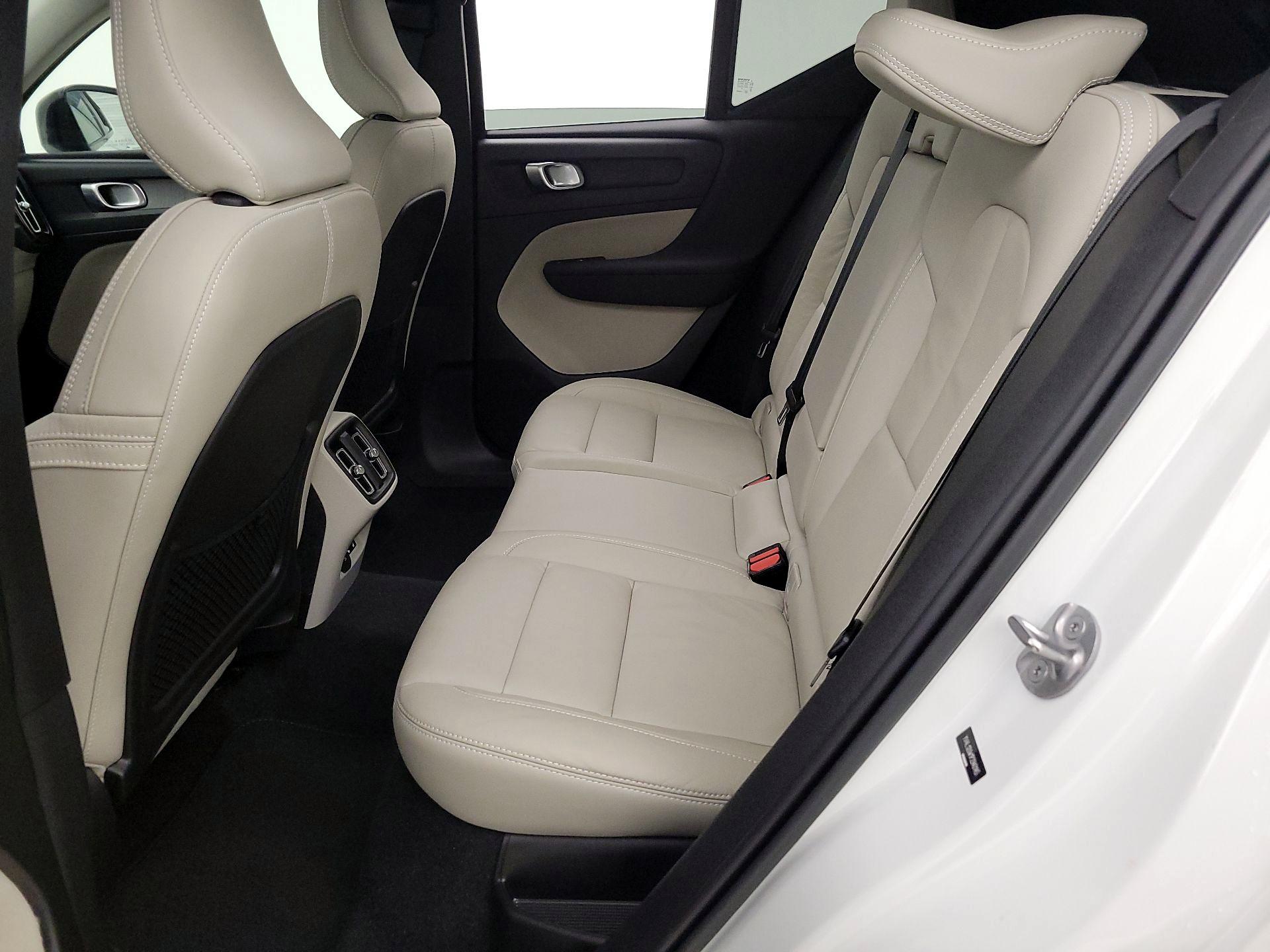 Thumbnail: 2023 Volvo XC40 - 20