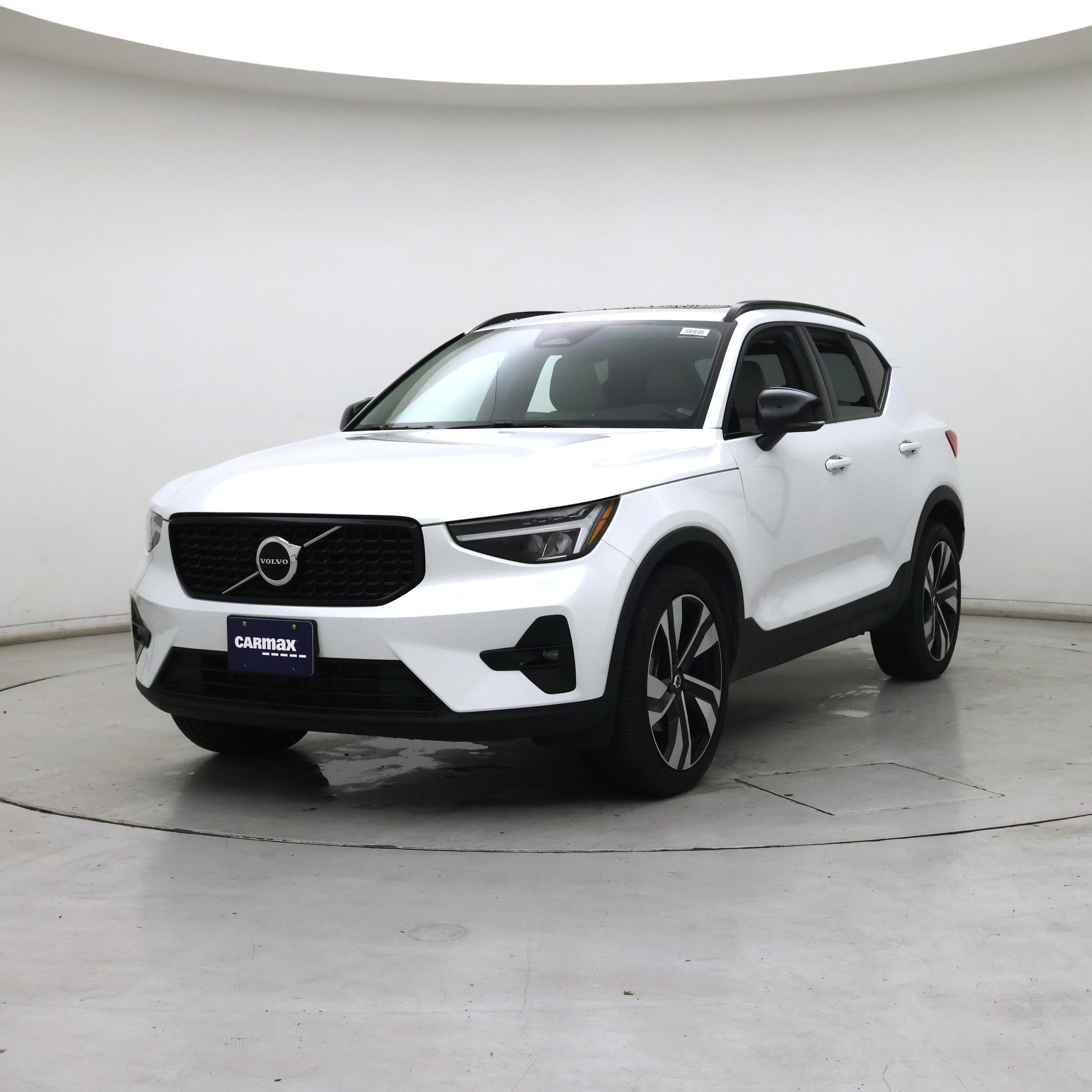 Thumbnail: 2023 Volvo XC40 - 4