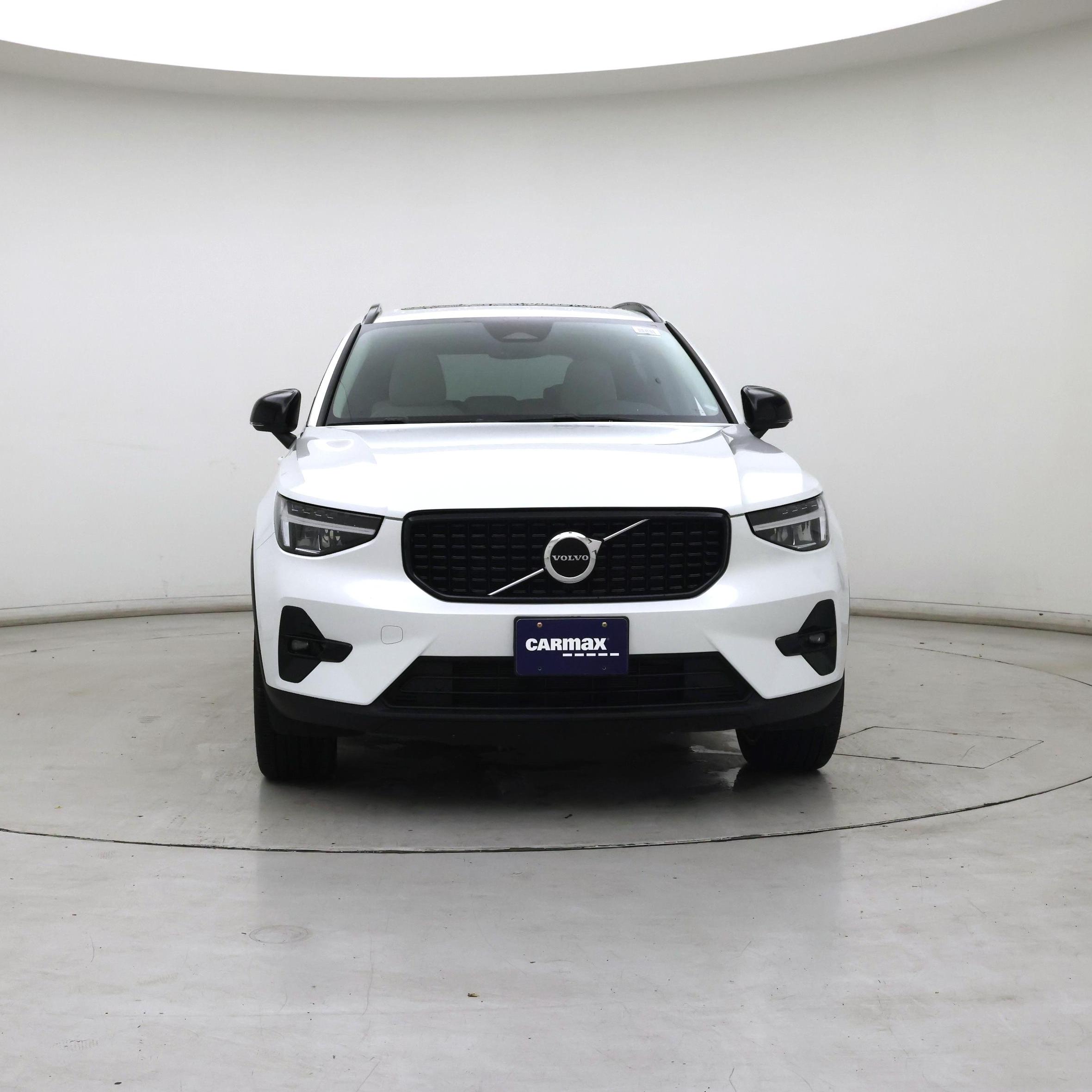 Thumbnail: 2023 Volvo XC40 - 5