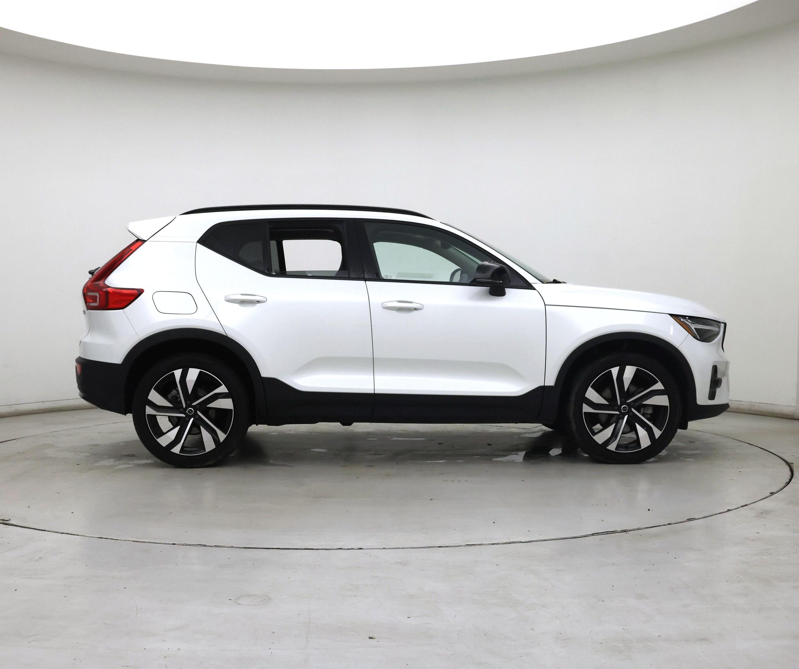 Thumbnail: 2023 Volvo XC40 - 7