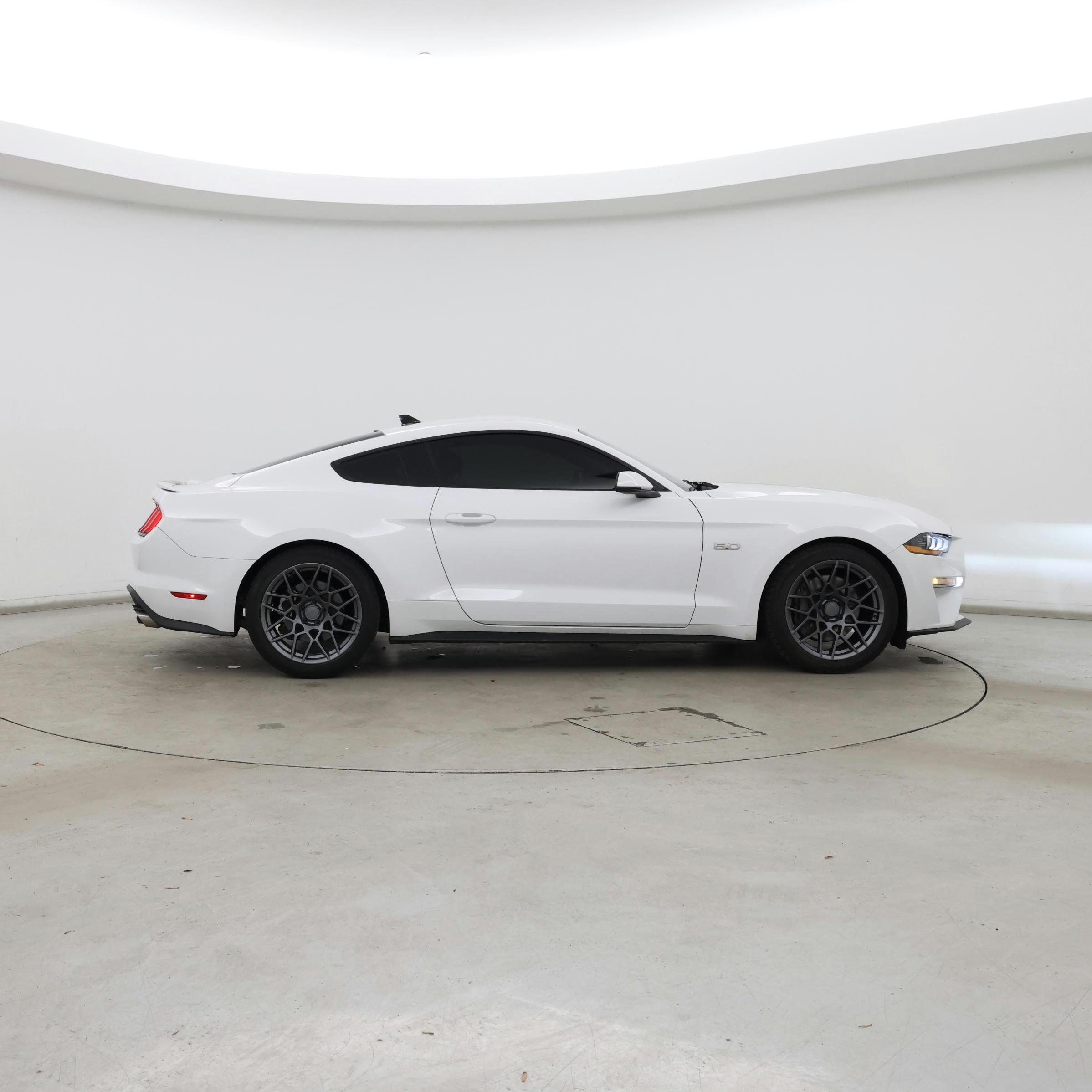 Thumbnail: 2022 Ford Mustang - 7