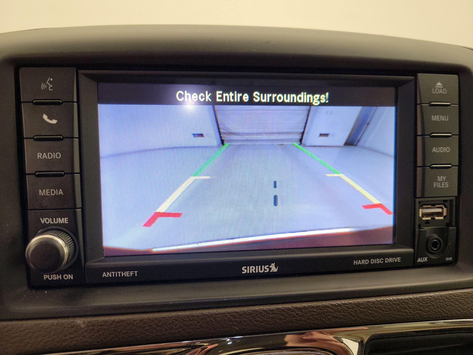 Thumbnail: 2015 Chrysler Town & Country - 14