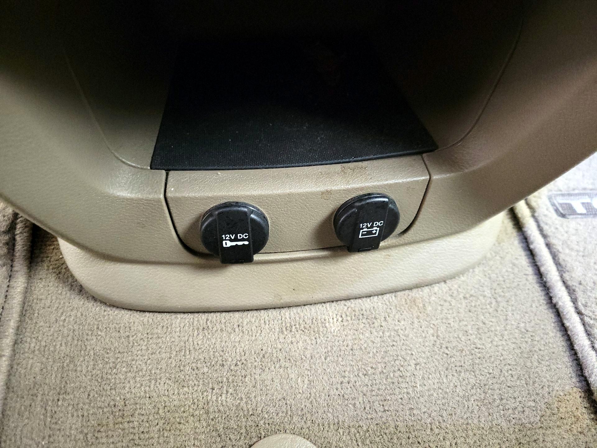 Thumbnail: 2015 Chrysler Town & Country - 18