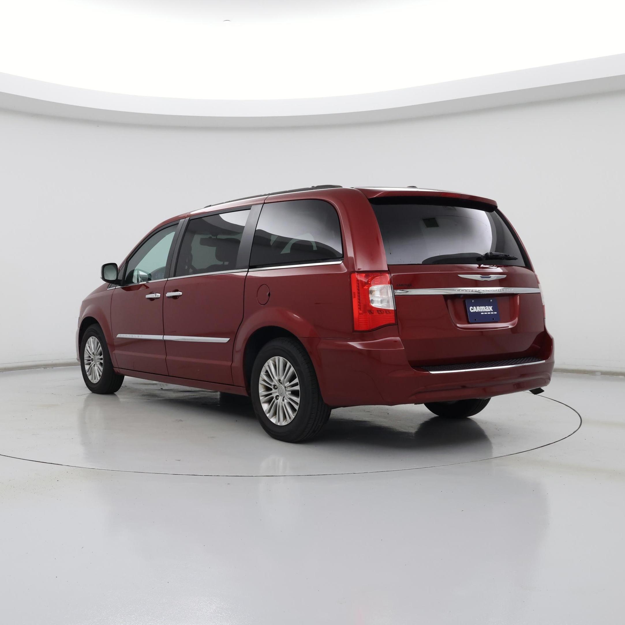Thumbnail: 2015 Chrysler Town & Country - 2