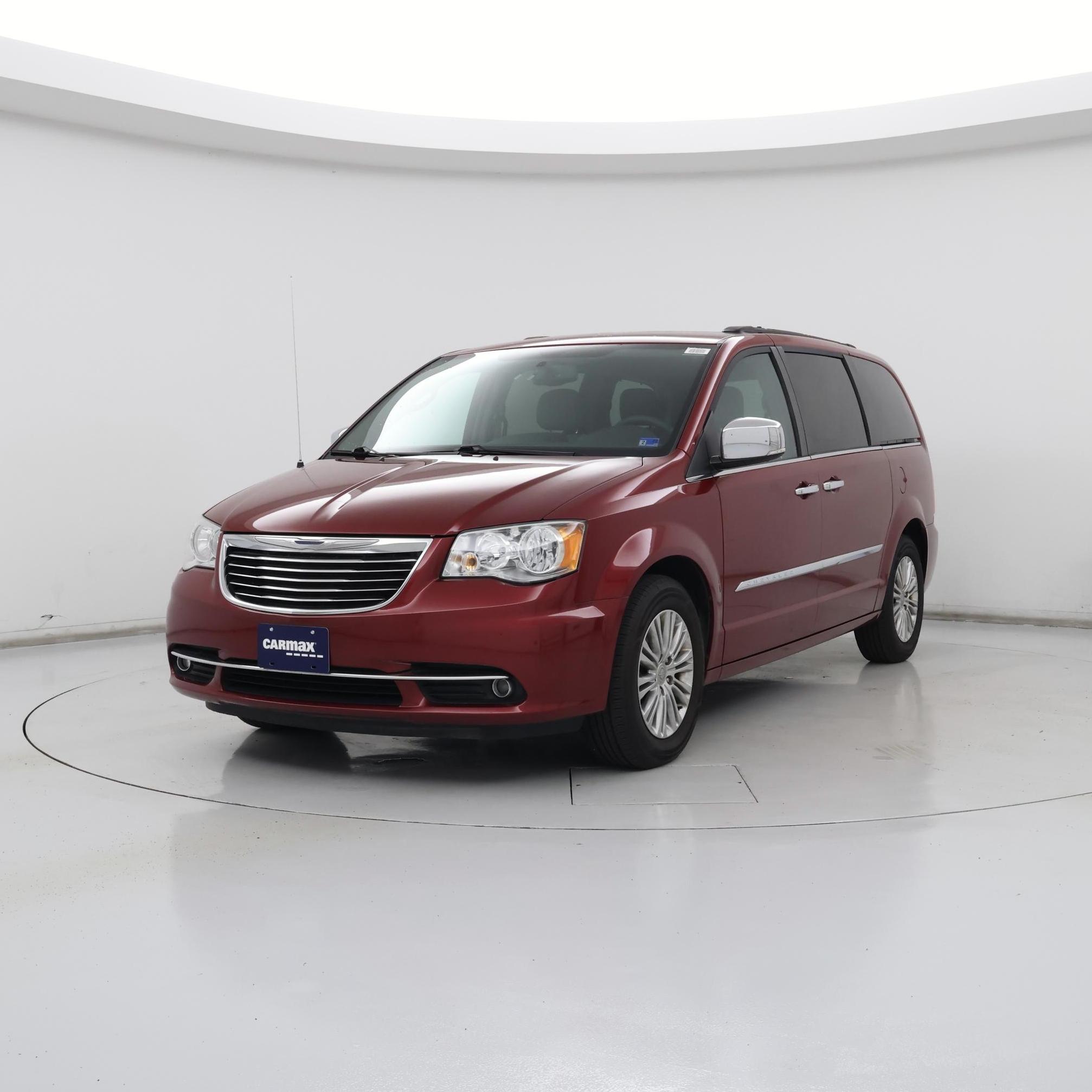 Thumbnail: 2015 Chrysler Town & Country - 4