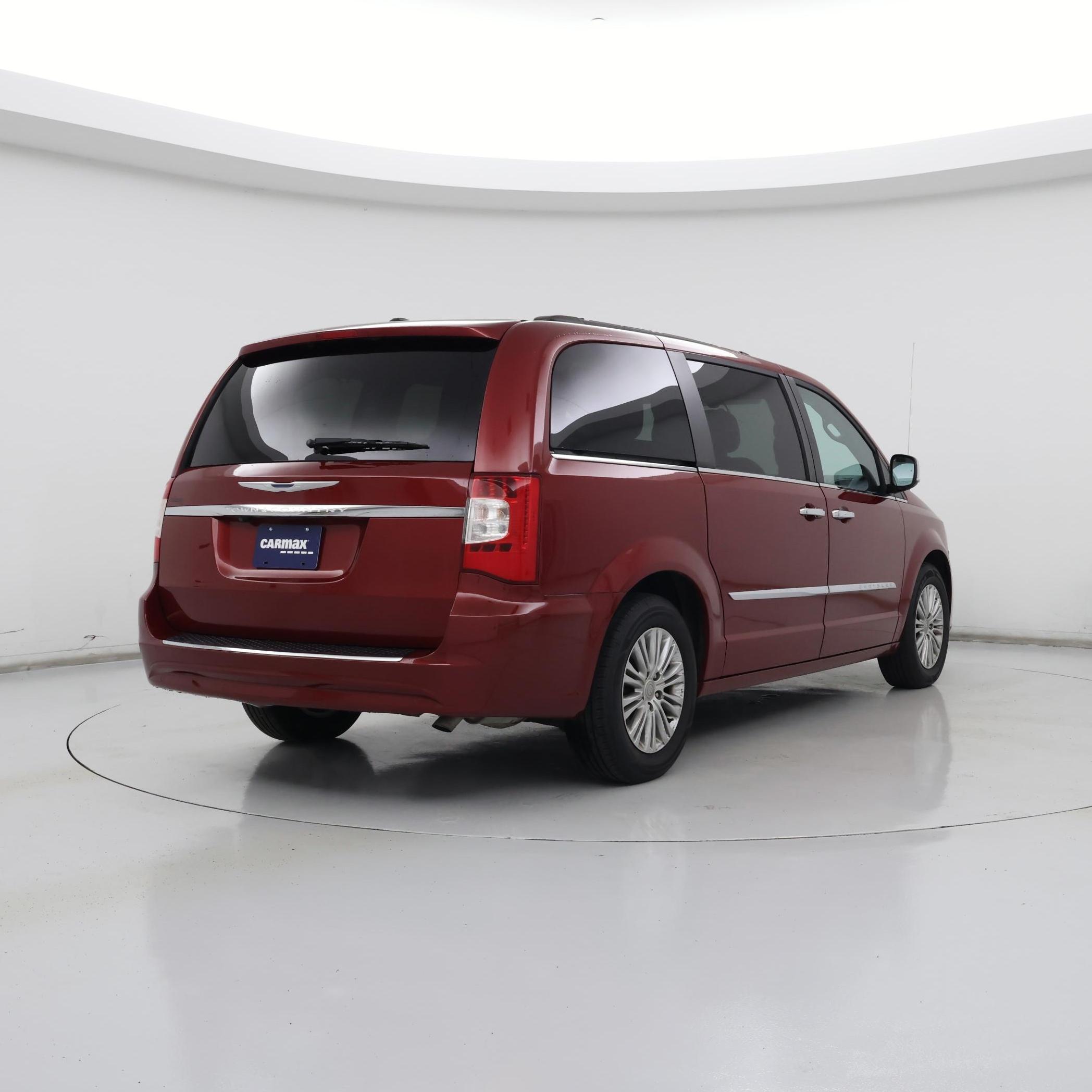 Thumbnail: 2015 Chrysler Town & Country - 8