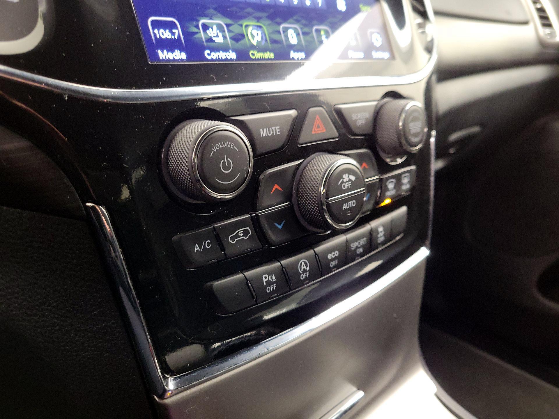 Thumbnail: 2022 Jeep Grand Cherokee - 17