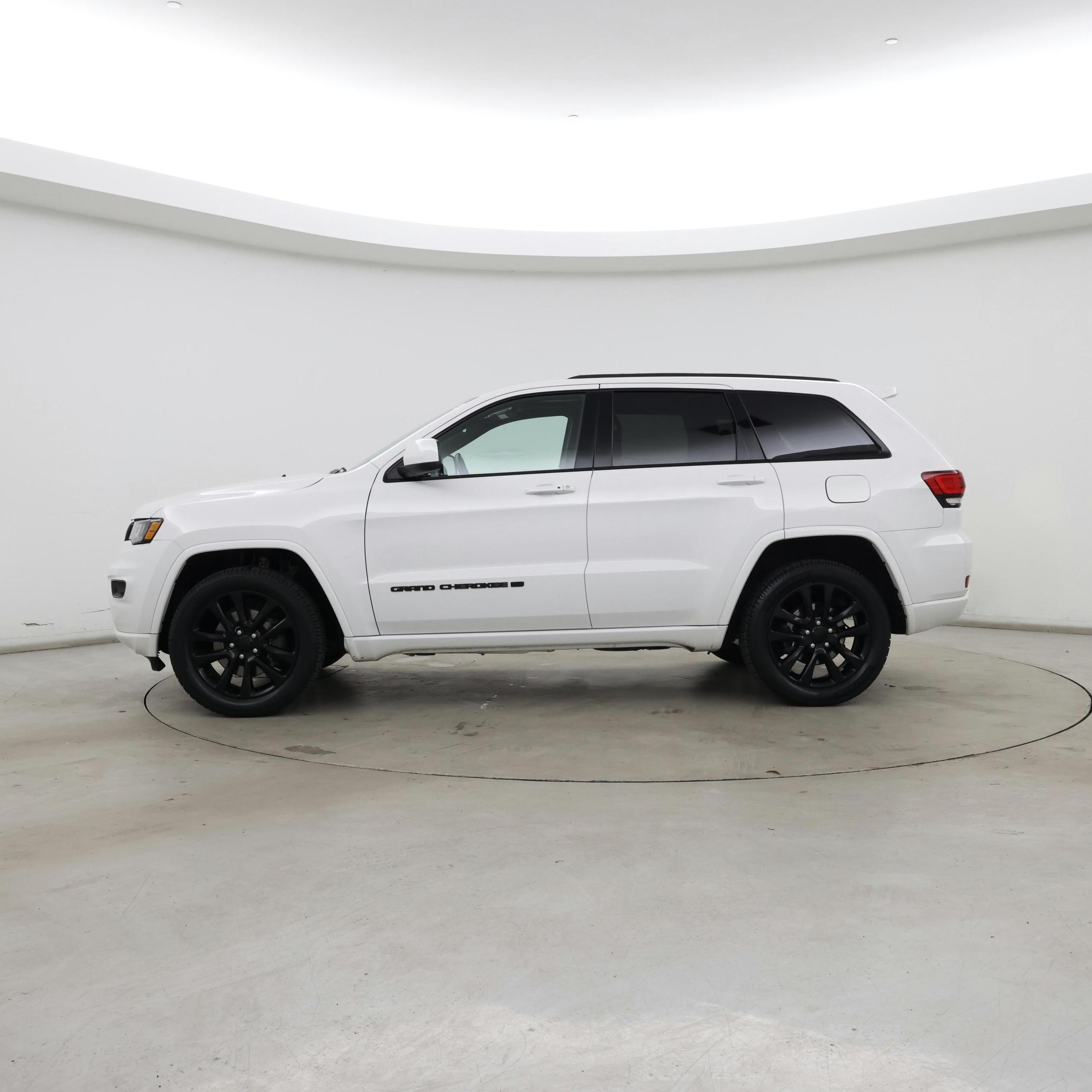 Thumbnail: 2022 Jeep Grand Cherokee - 3